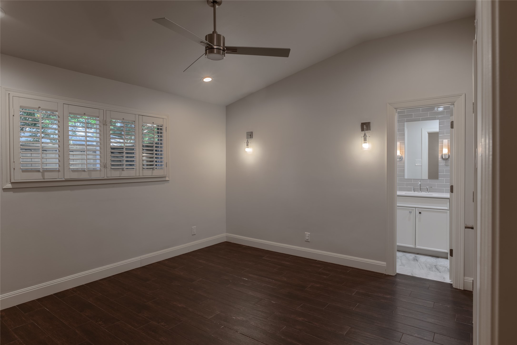 7363 Meadow Oaks Drive