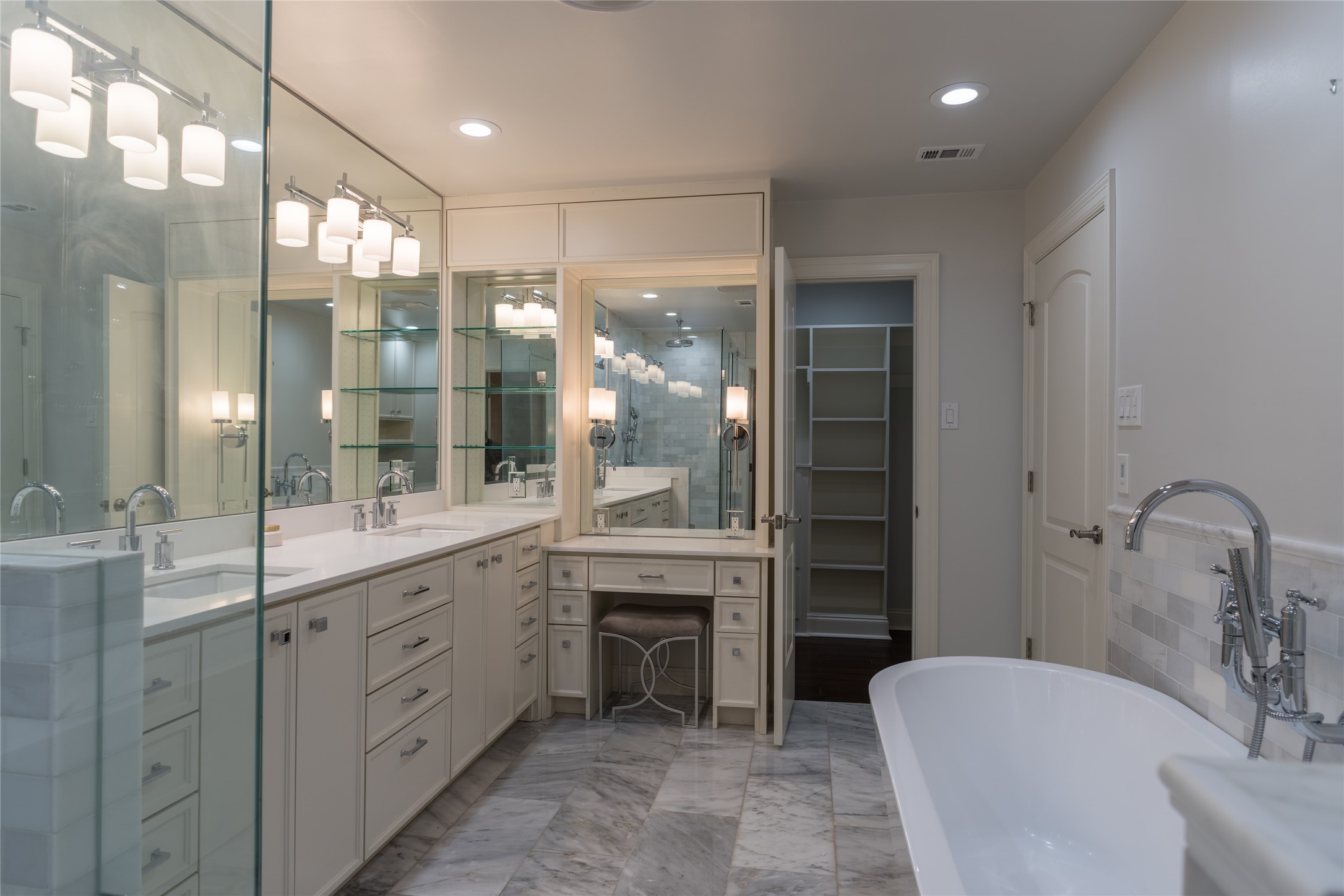 7363 Meadow Oaks Drive