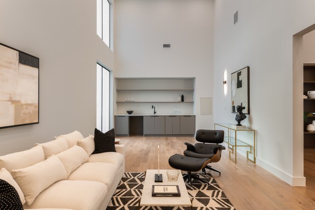 220 Sunset Point Trail