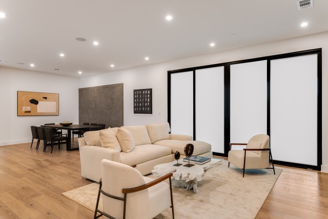 220 Sunset Point Trail