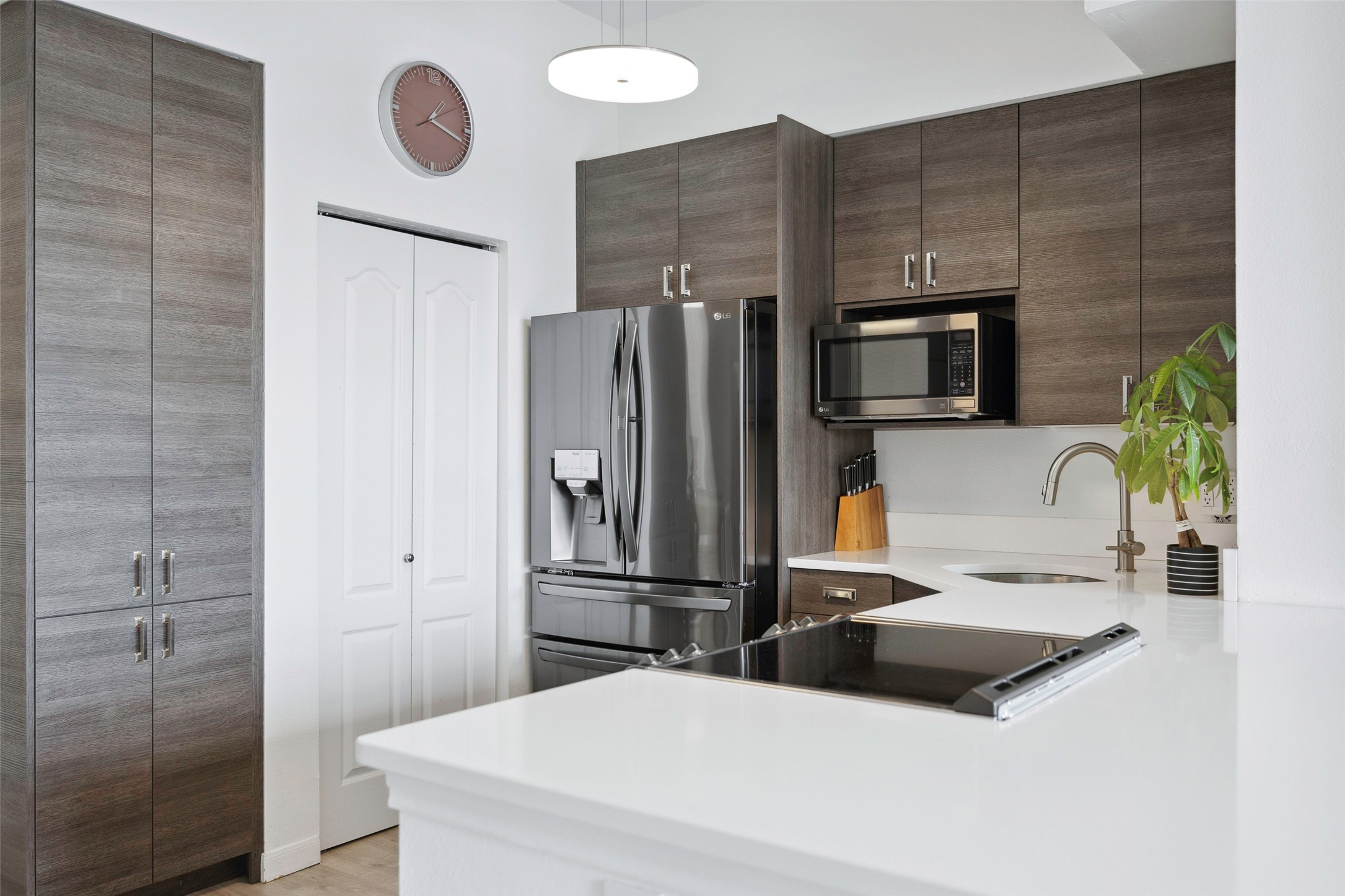 3225 Turtle Creek Boulevard 1112