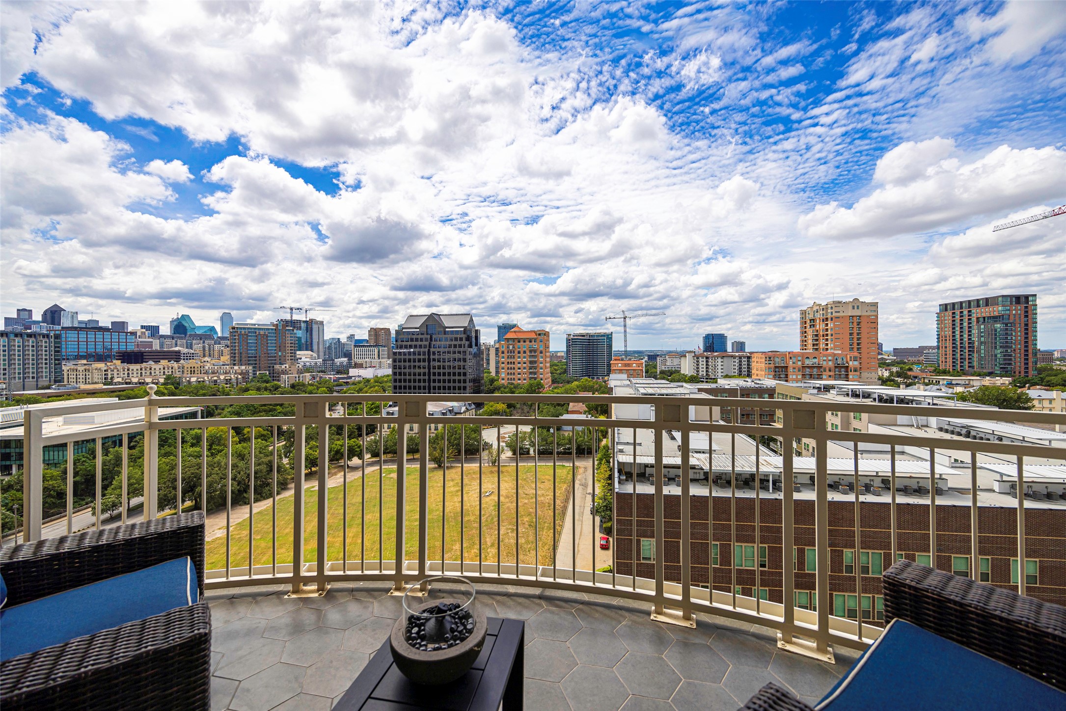 3225 Turtle Creek Boulevard 1112