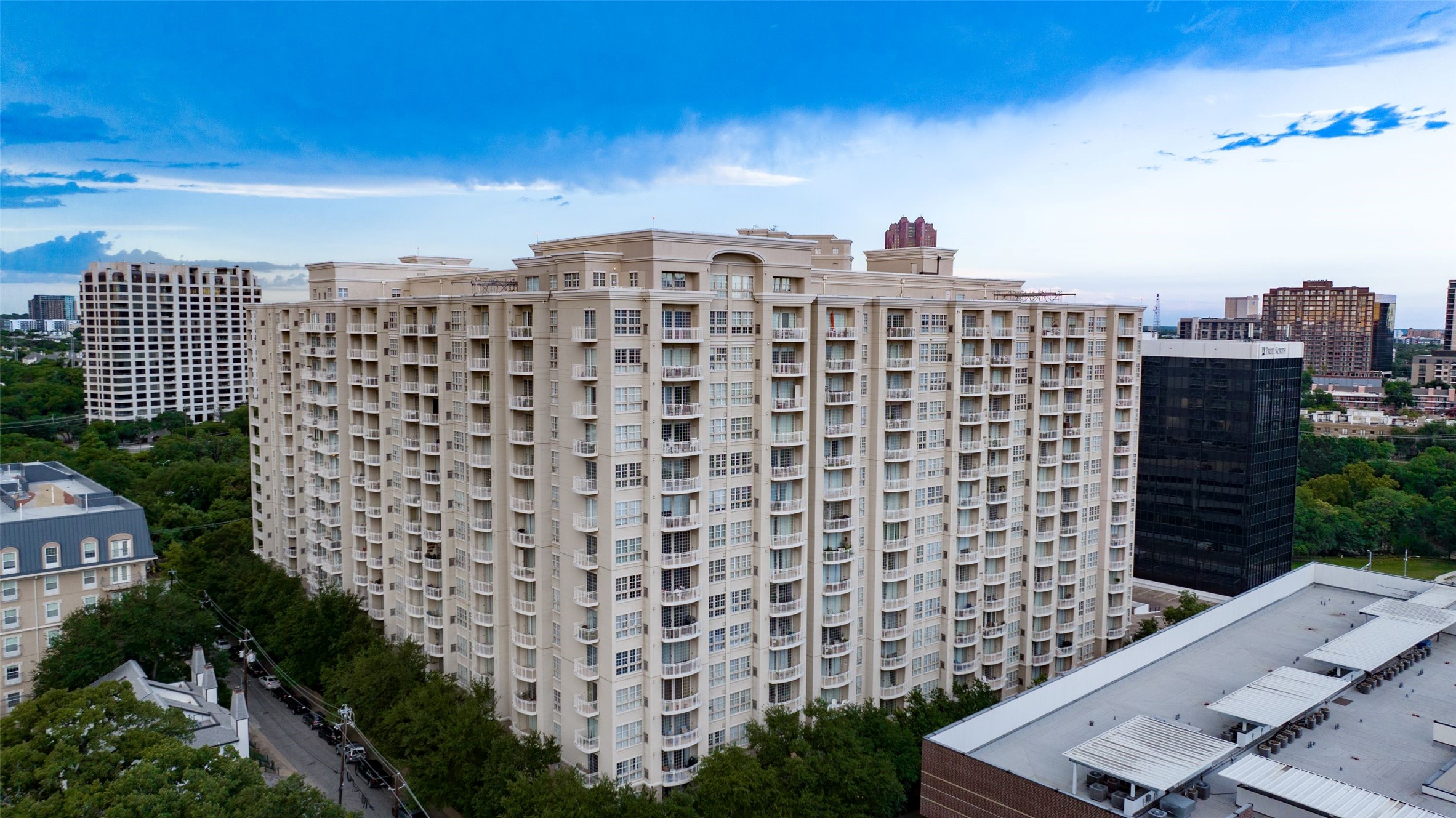 3225 Turtle Creek Boulevard 920