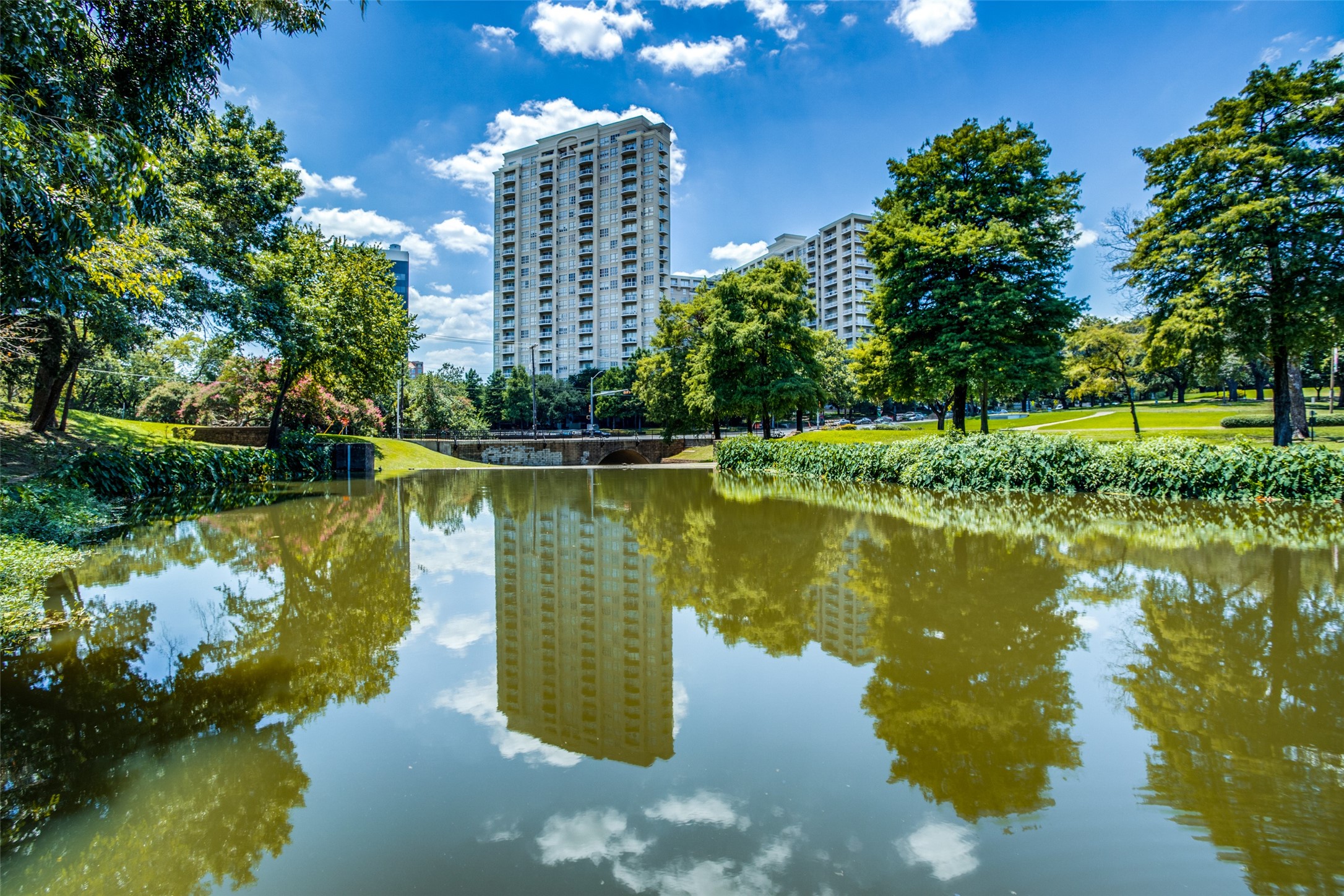 3225 Turtle Creek Boulevard 920