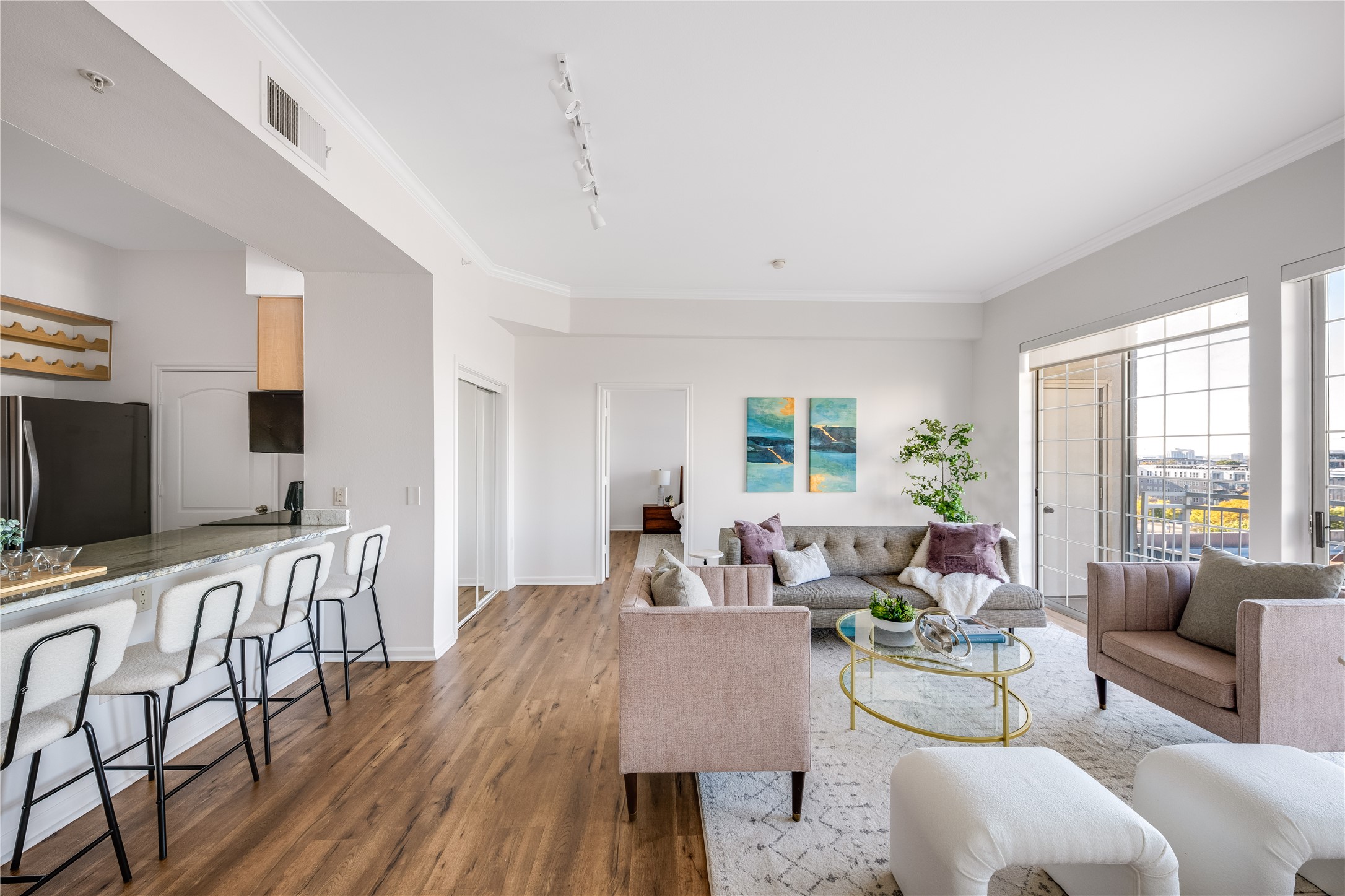 3225 Turtle Creek Boulevard 1046