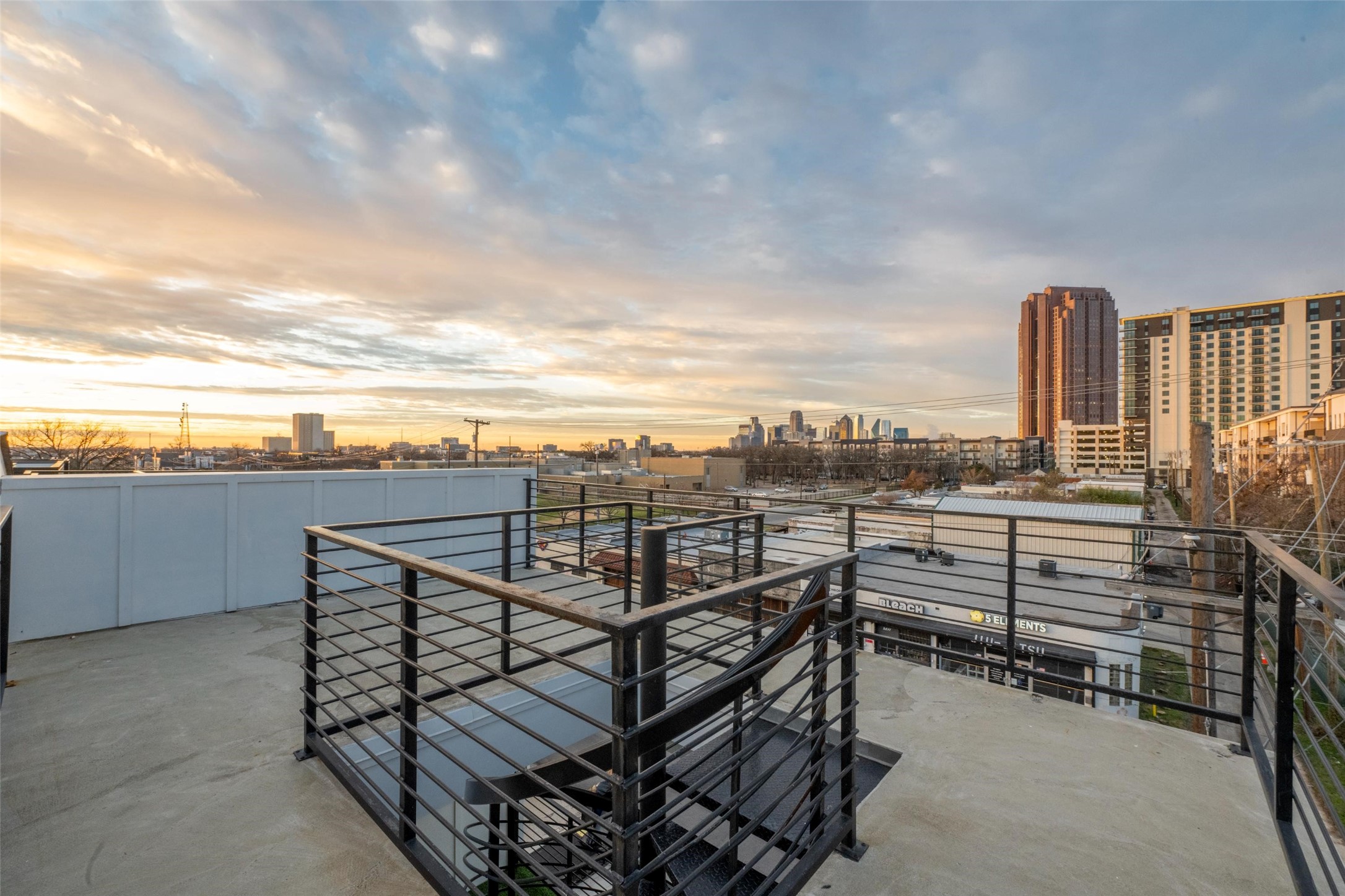 2610 N Carroll Avenue