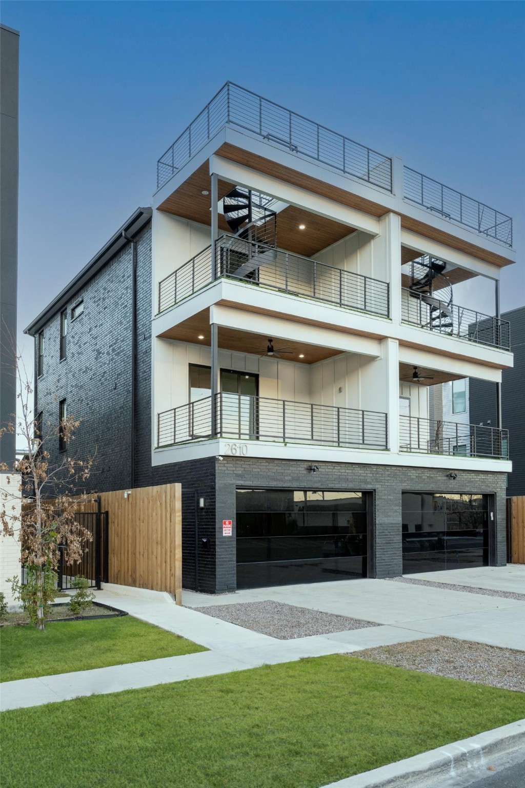 2610 N Carroll Avenue