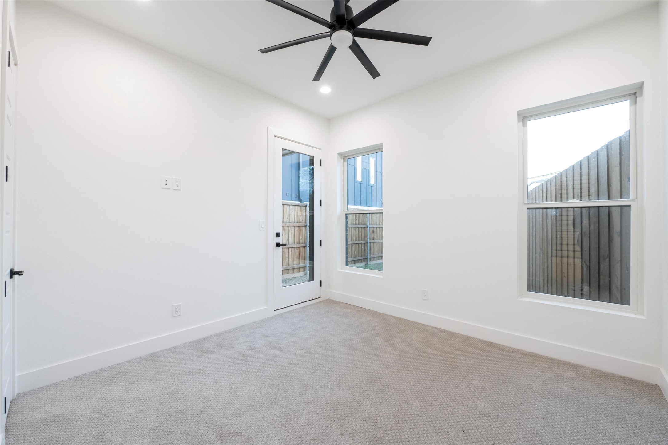 2610 N Carroll Avenue