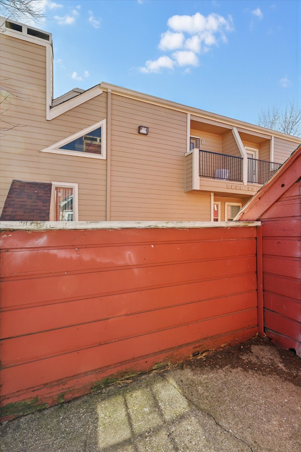 9813 Walnut Street 205