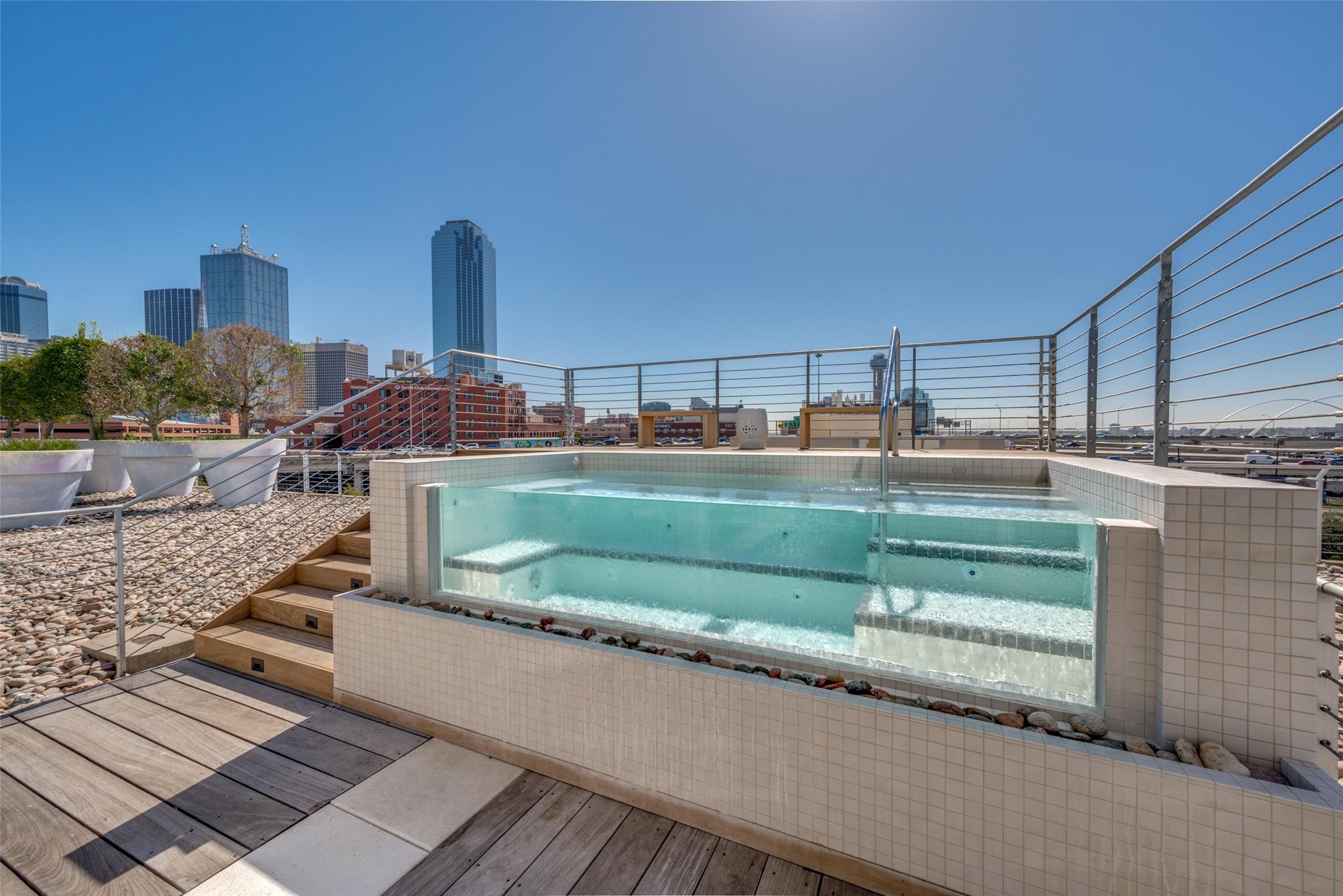 2200 Victory Avenue 806