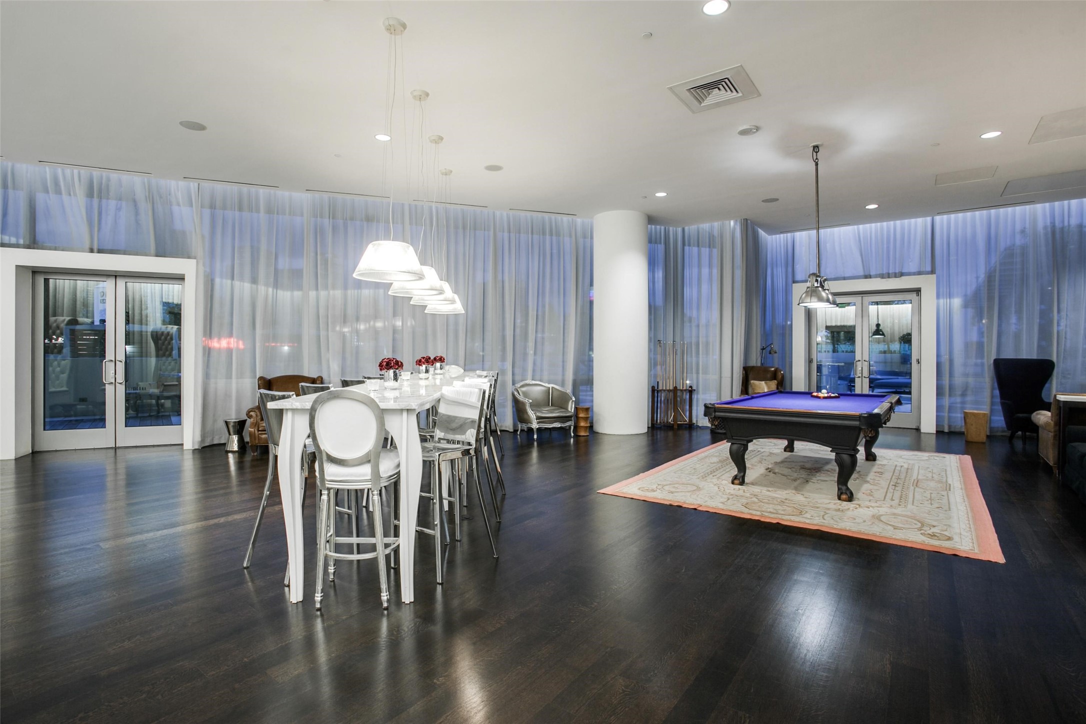 2200 Victory Avenue 806