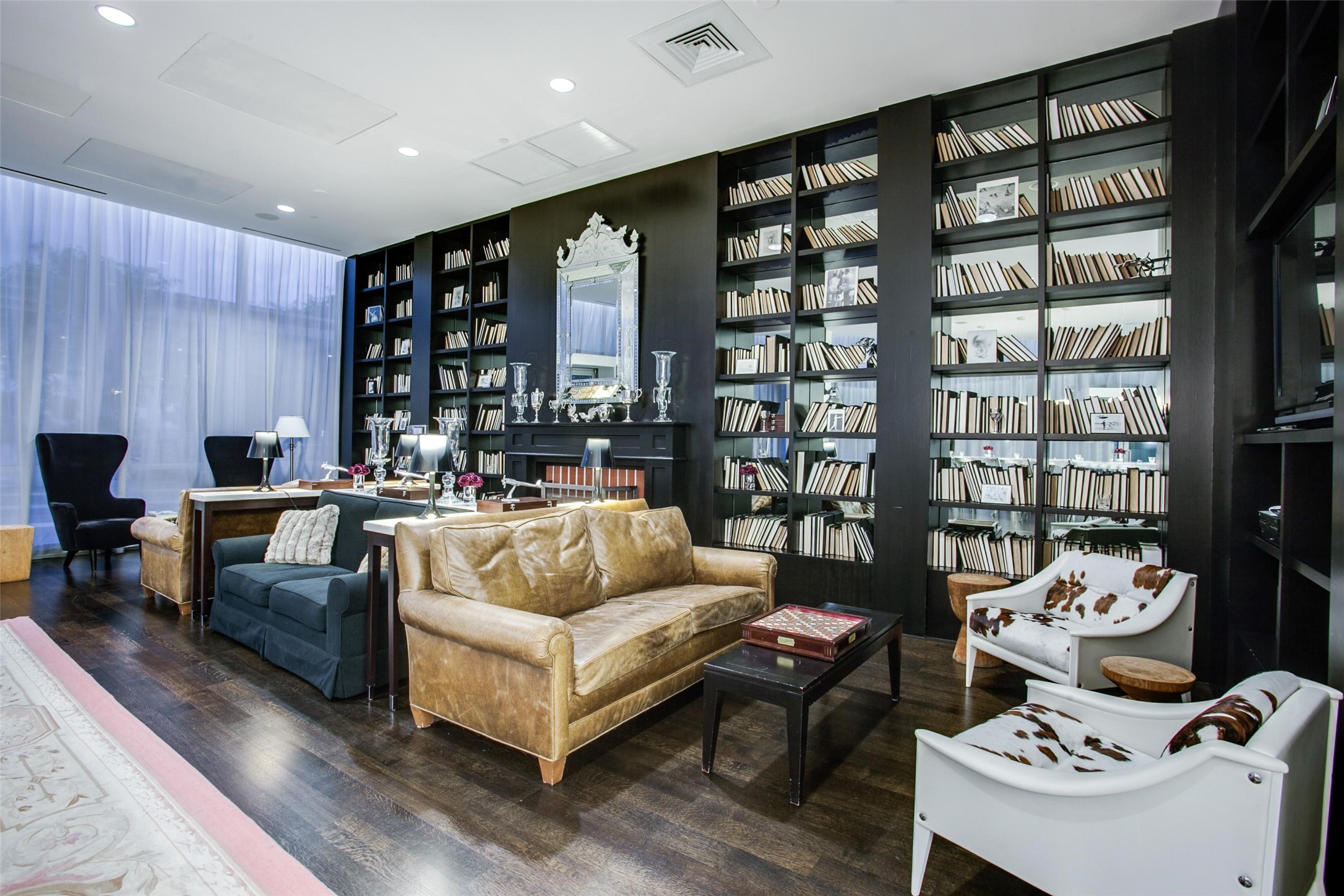 2200 Victory Avenue 806