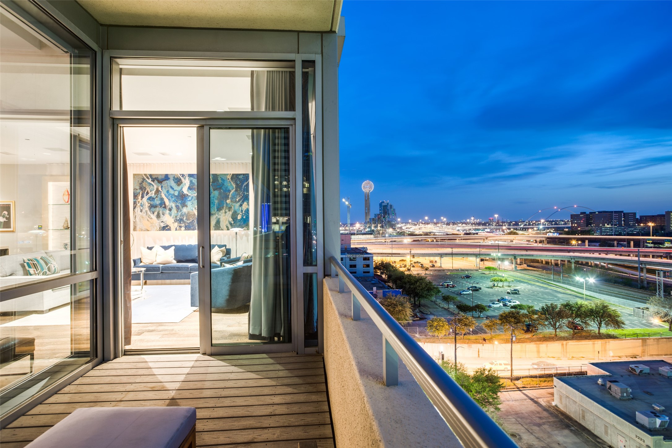 2200 Victory Avenue 806