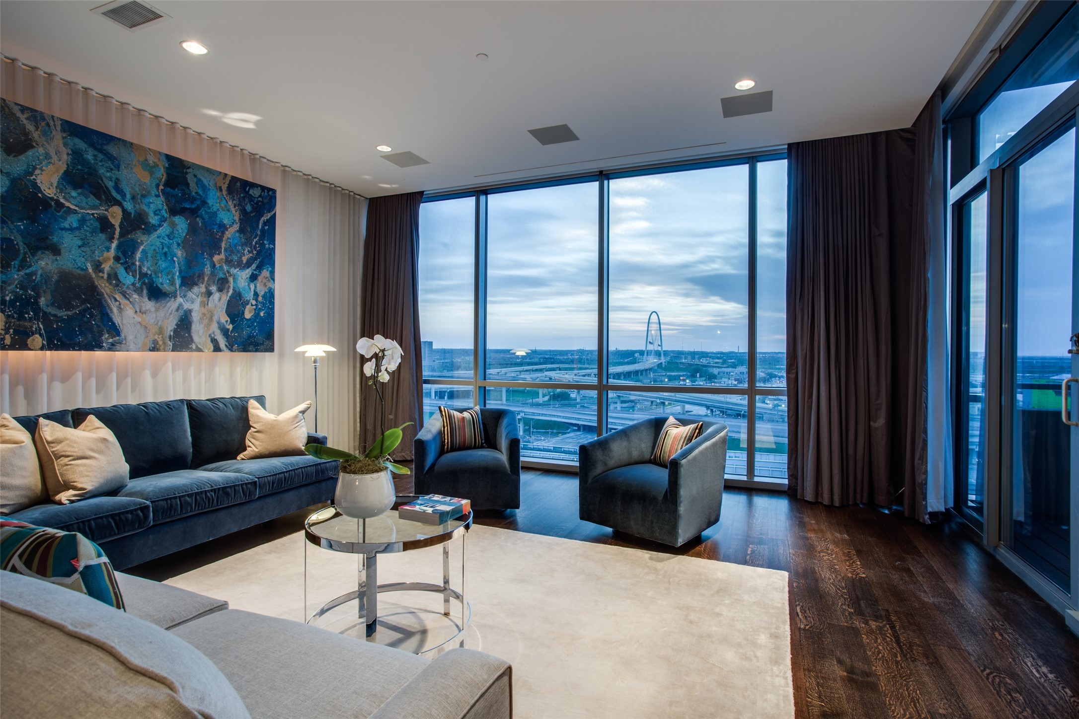 2200 Victory Avenue 806