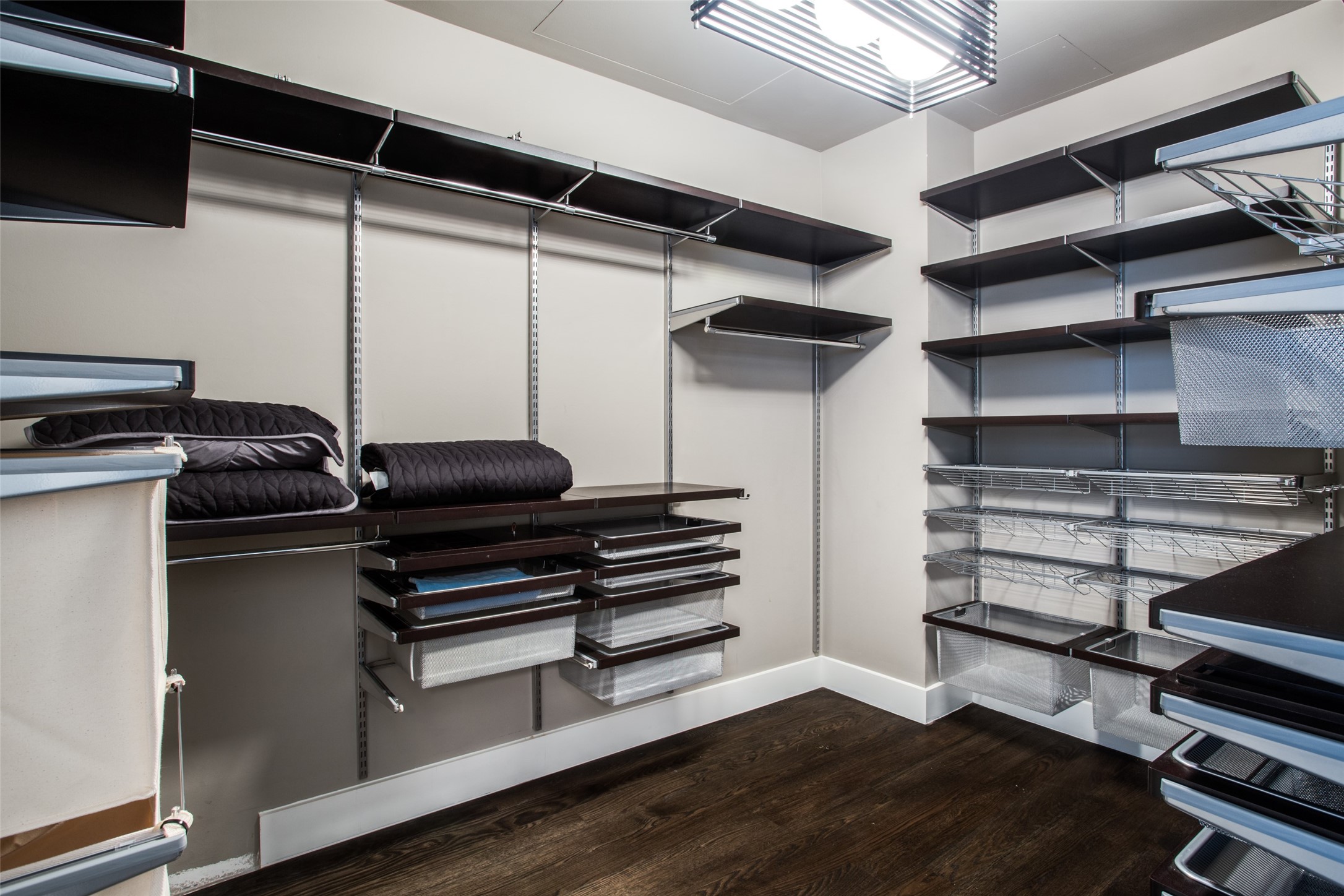 2200 Victory Avenue 806