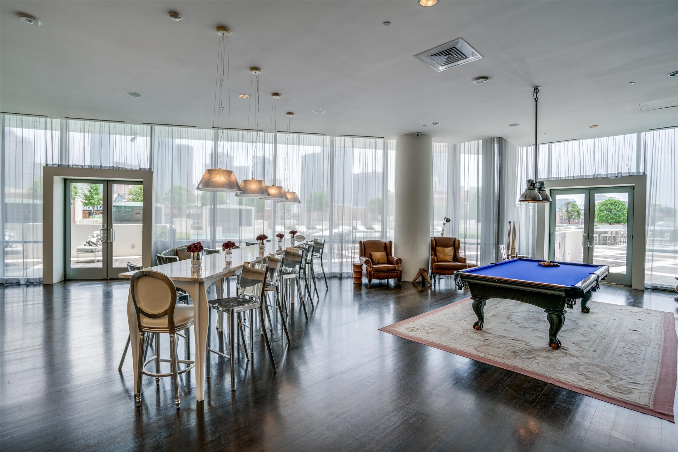 2200 Victory Avenue 806