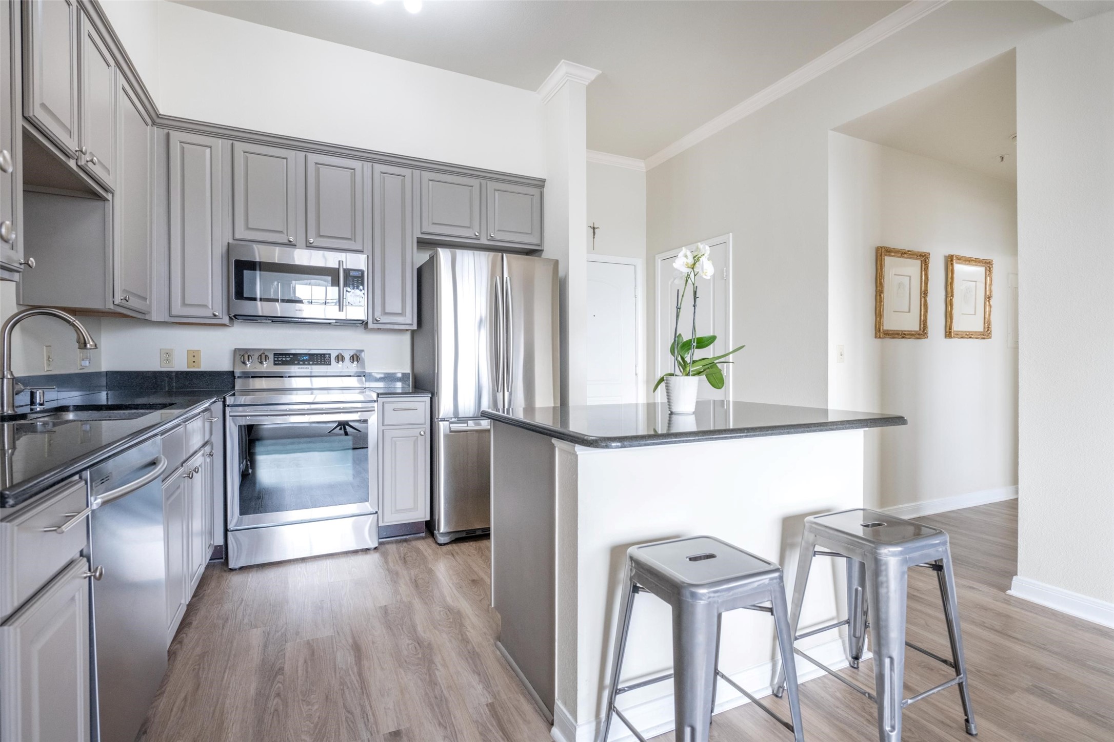 3225 Turtle Creek Boulevard 1214