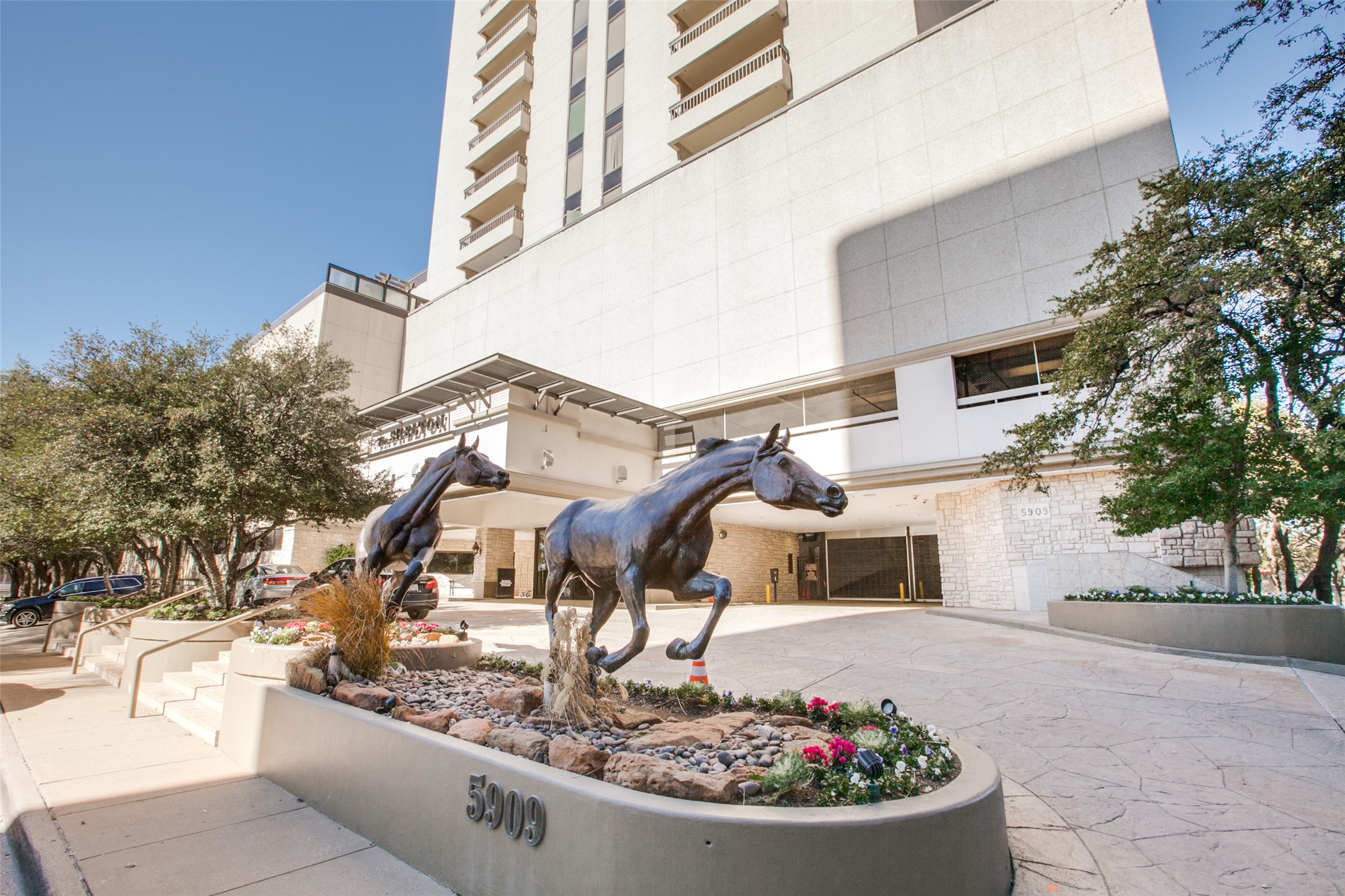 5909 Luther Lane 1700