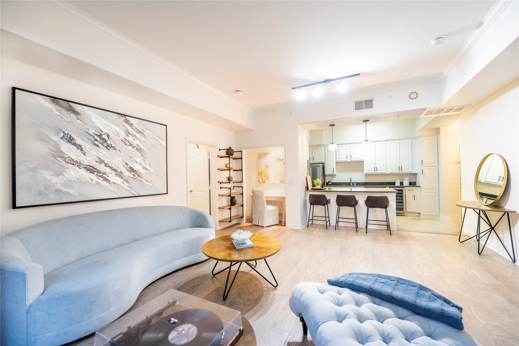 3225 Turtle Creek Boulevard 206