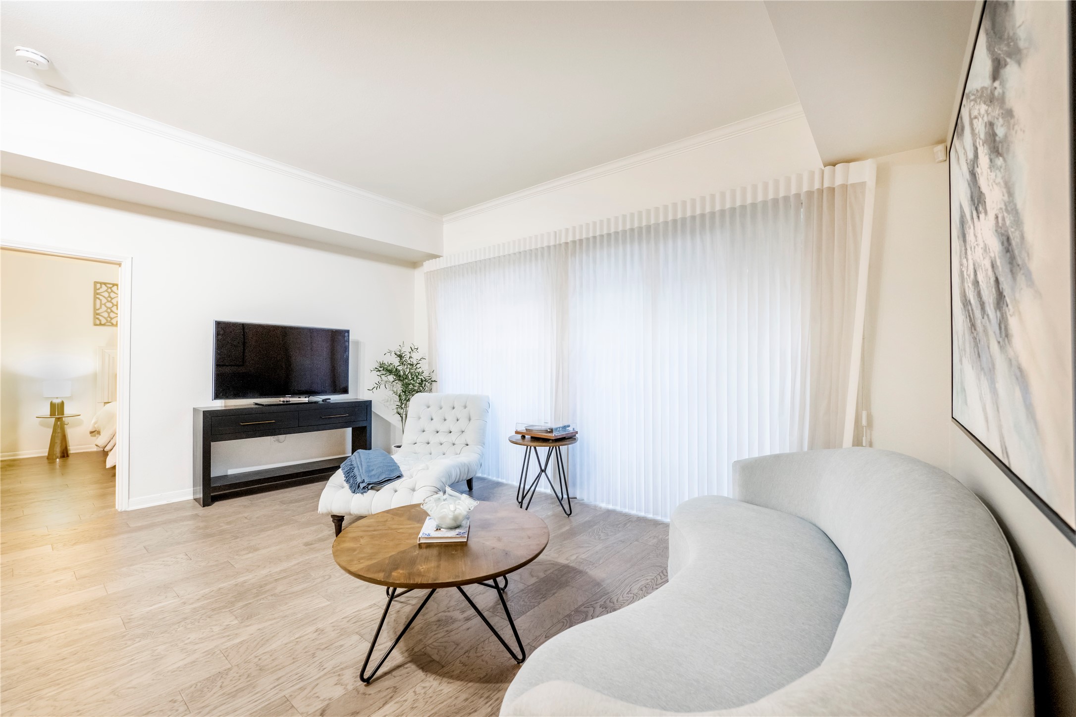 3225 Turtle Creek Boulevard 206