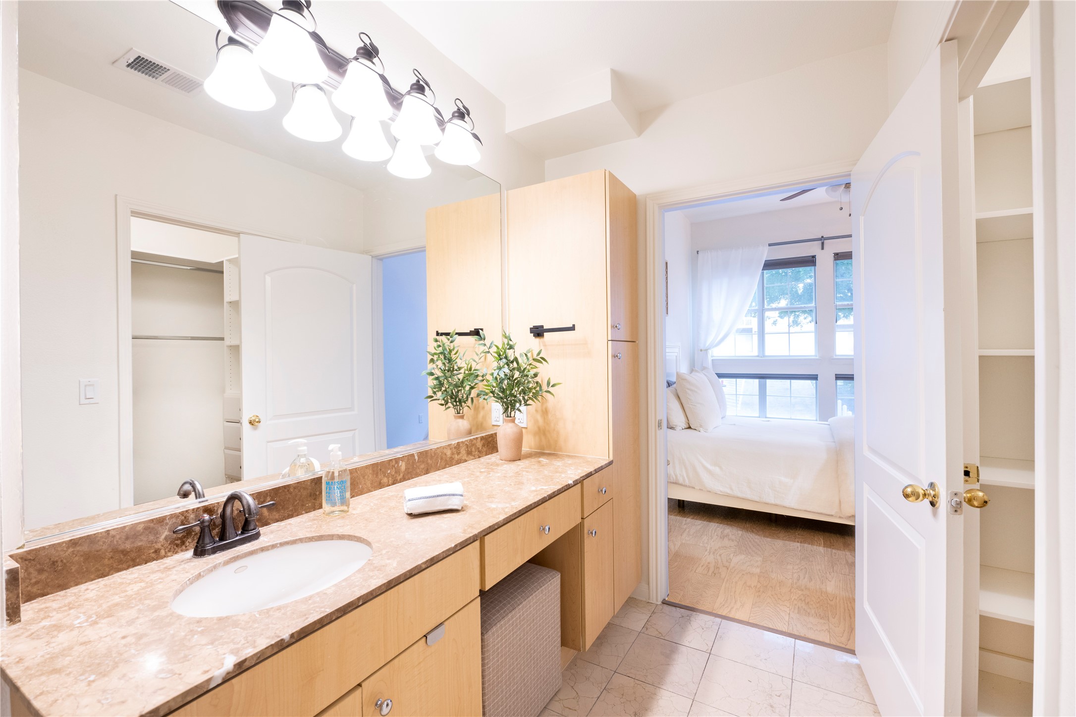 3225 Turtle Creek Boulevard 206