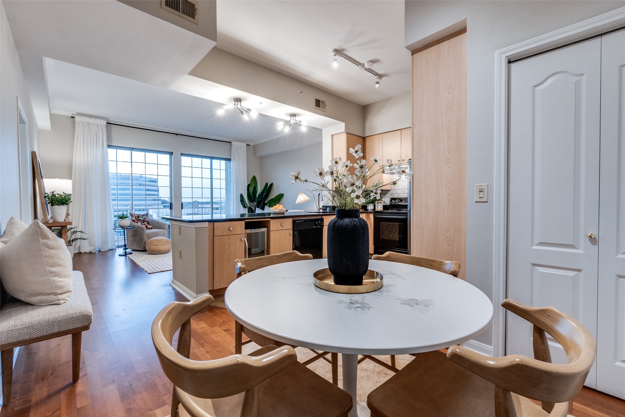 3225 Turtle Creek Boulevard 1234