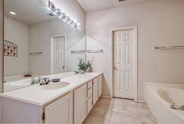 1006 Blackenhurst Lane