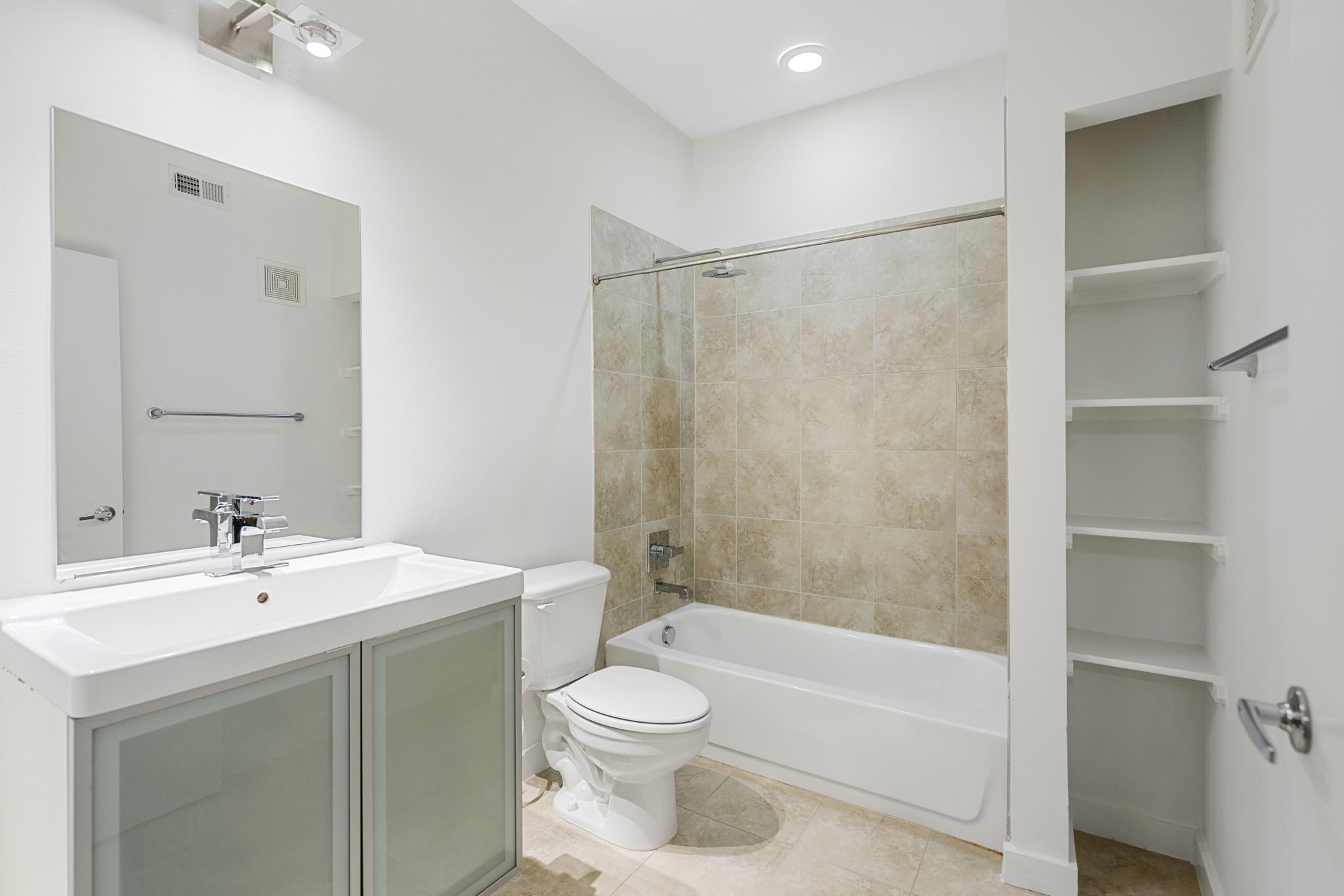 4040 N Hall Street 107