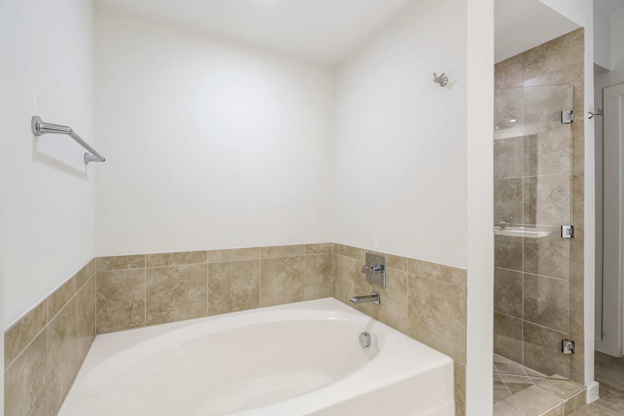 4040 N Hall Street 107