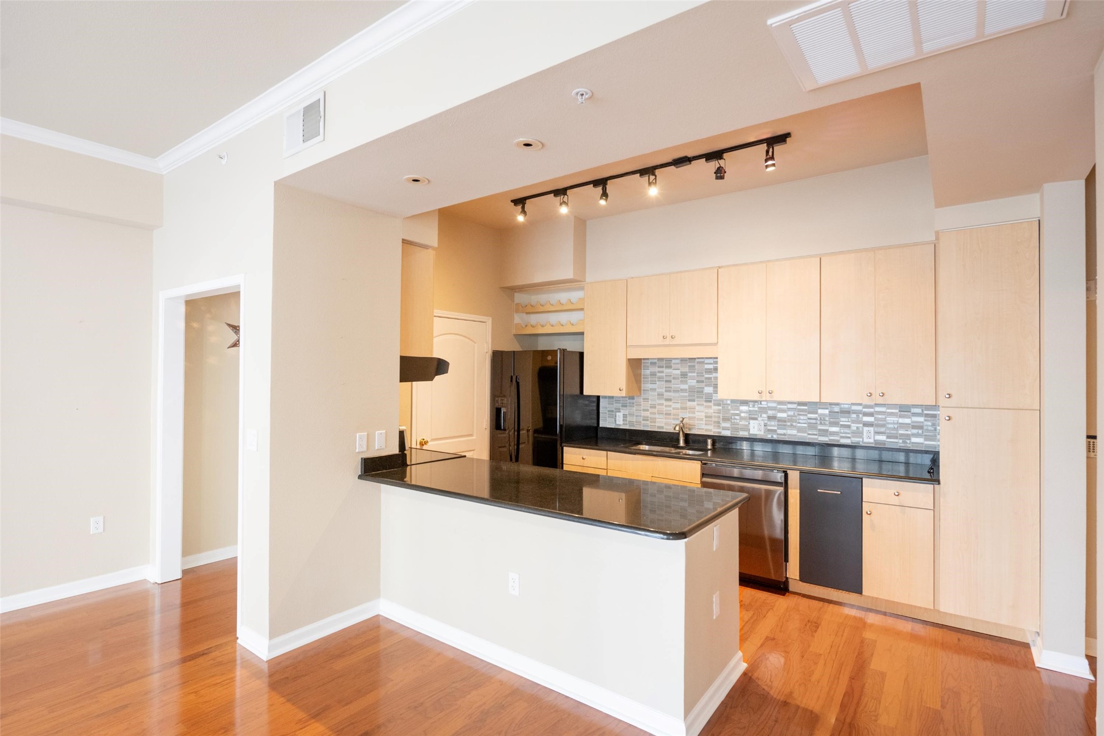 3225 Turtle Creek Boulevard 806