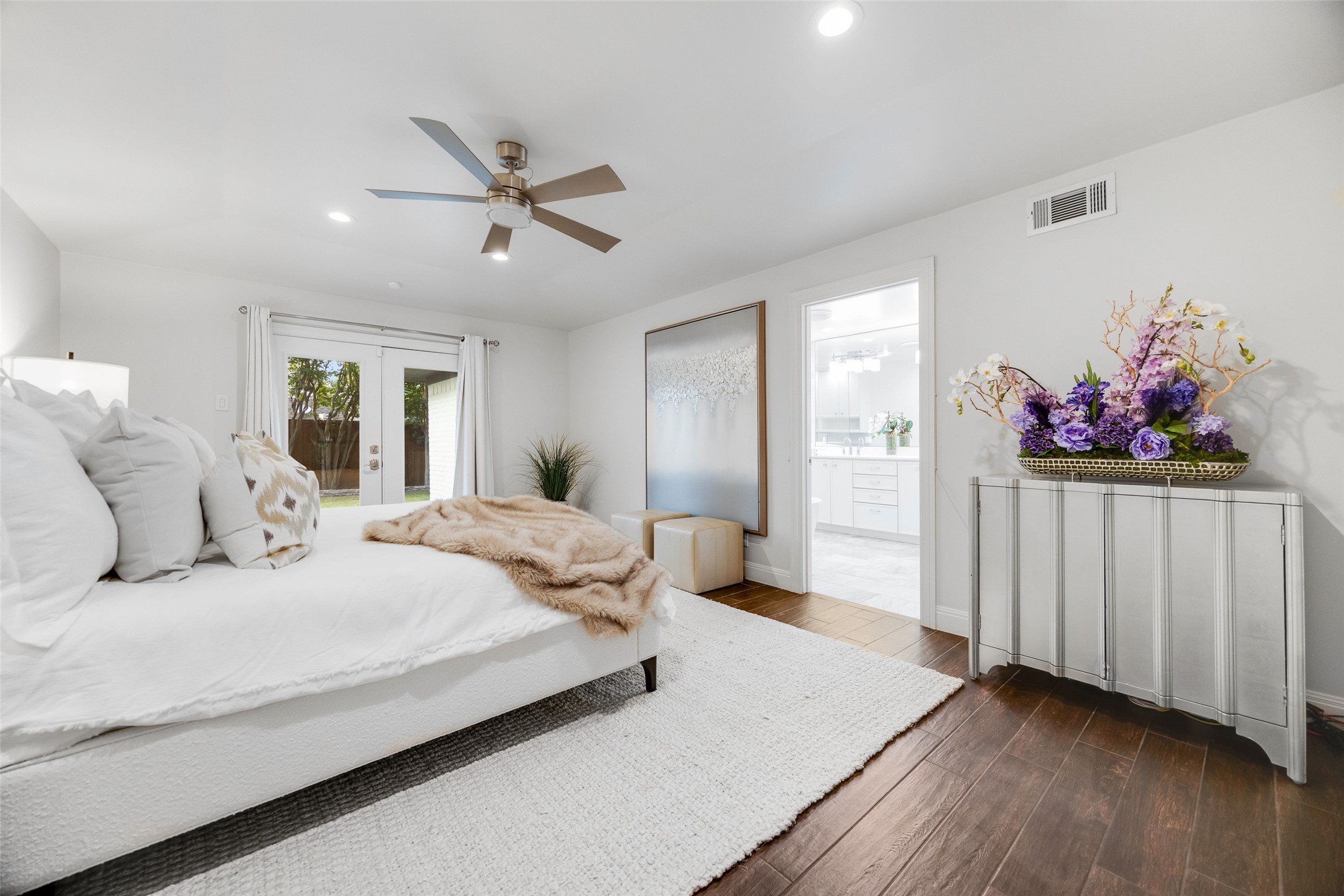 7363 Meadow Oaks Drive