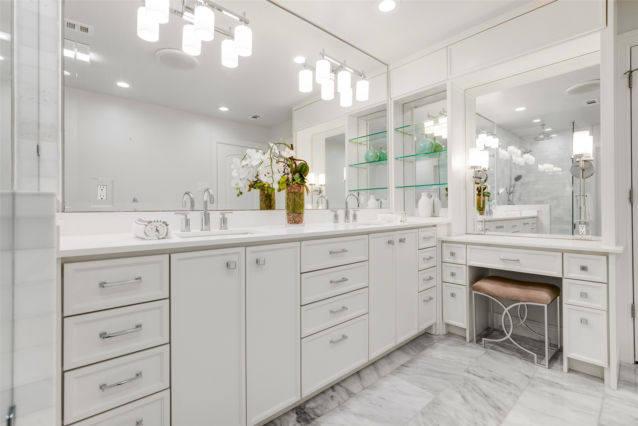 7363 Meadow Oaks Drive