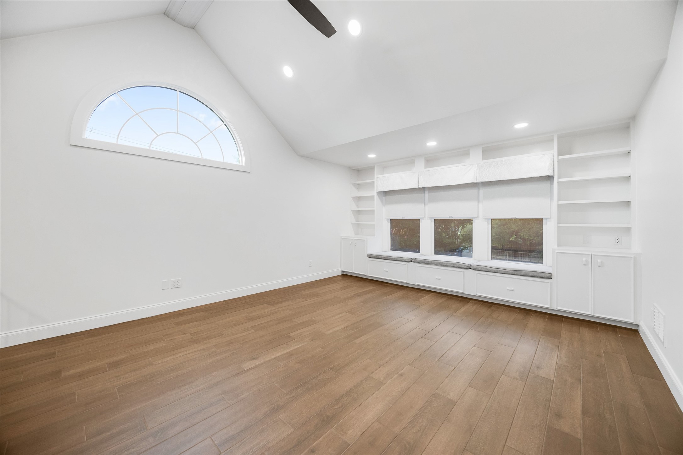 7363 Meadow Oaks Drive