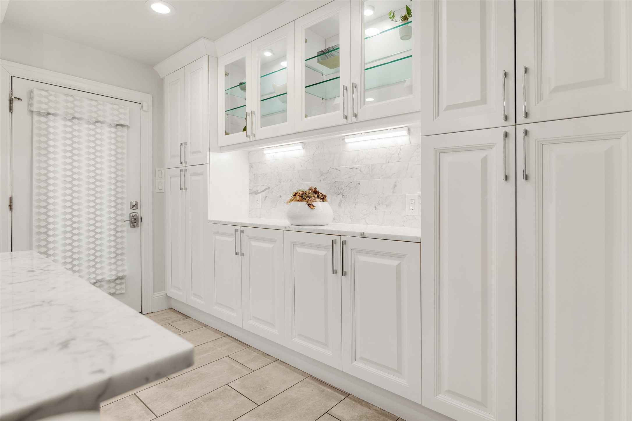 7363 Meadow Oaks Drive