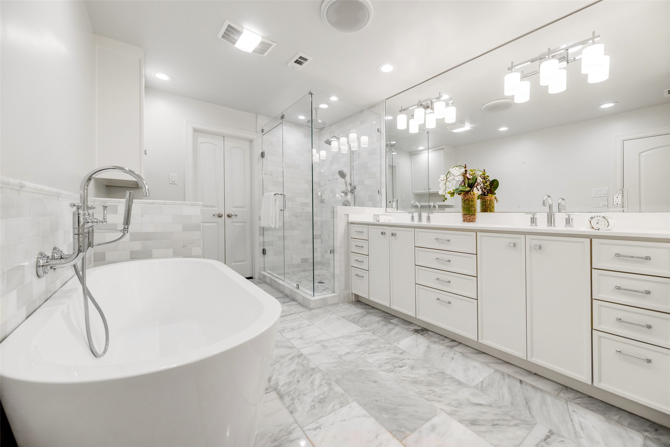 7363 Meadow Oaks Drive