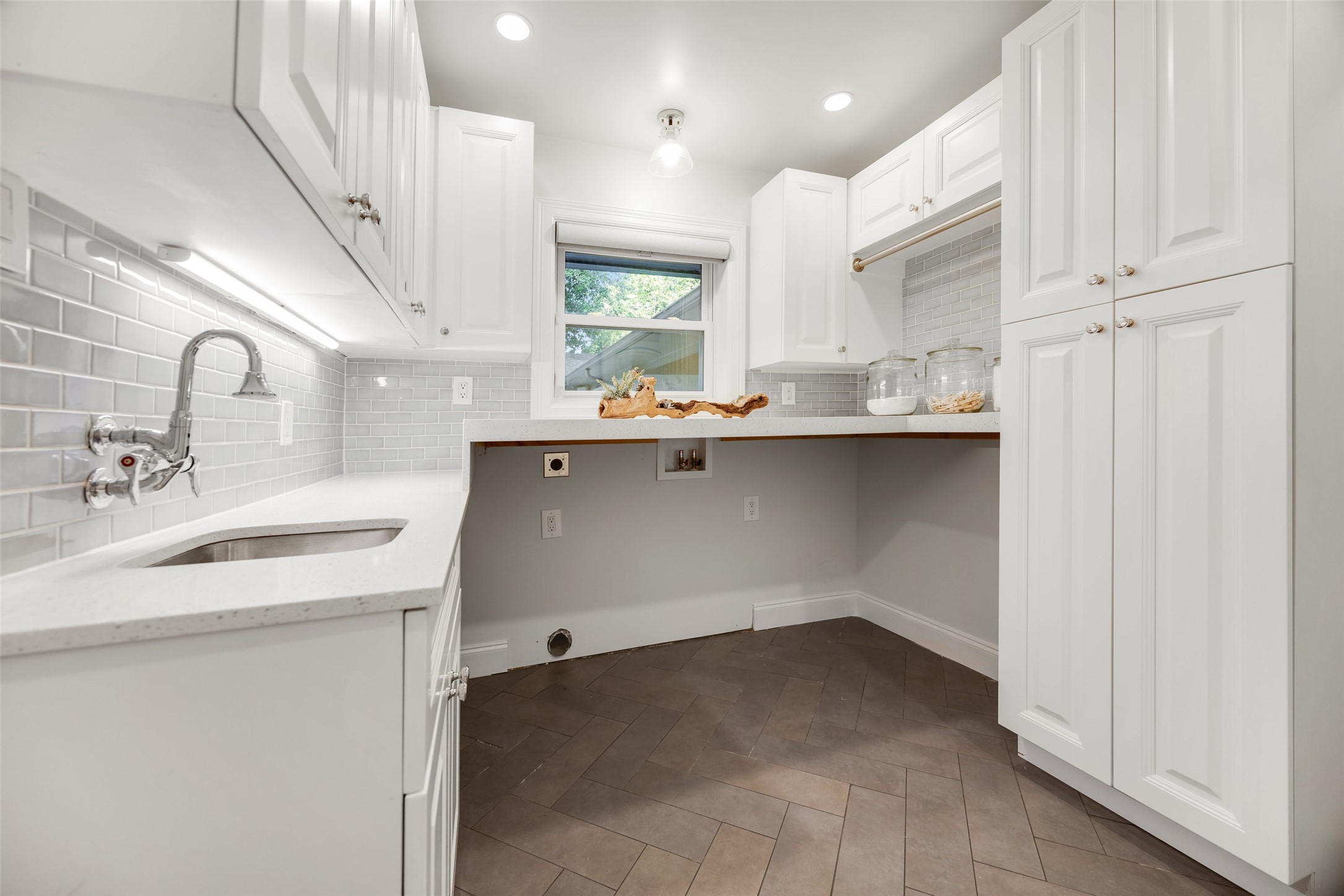 7363 Meadow Oaks Drive