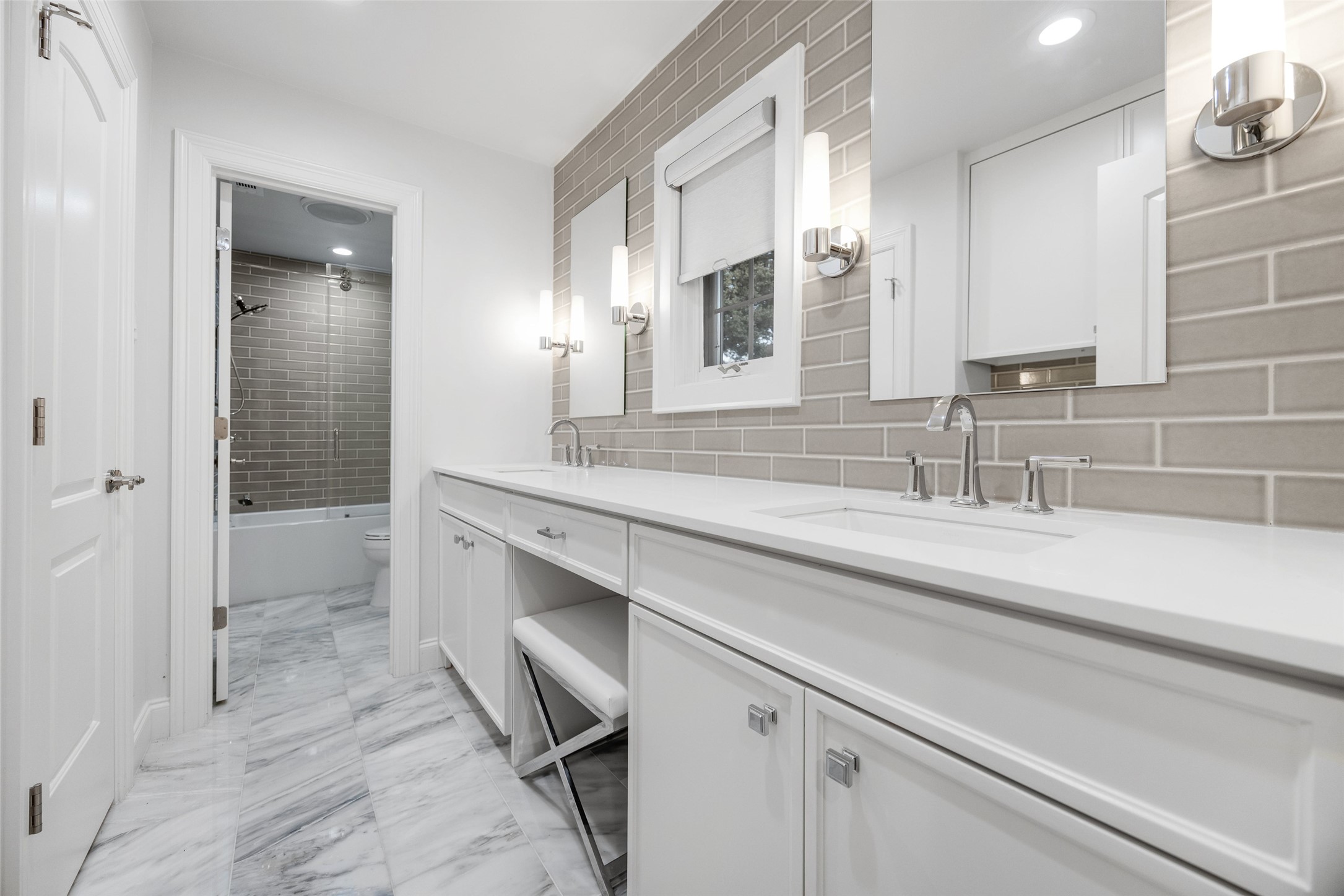 7363 Meadow Oaks Drive