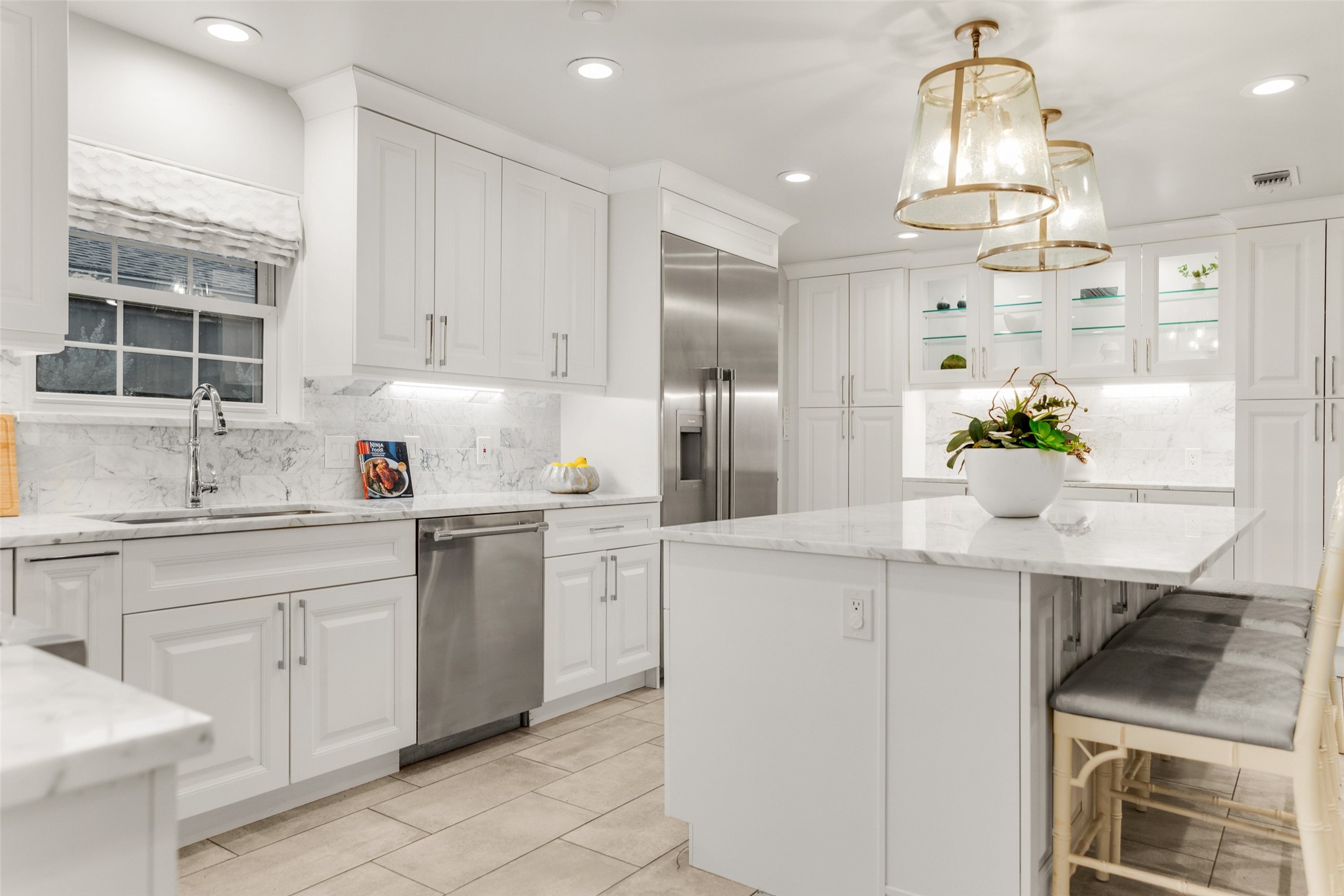 7363 Meadow Oaks Drive