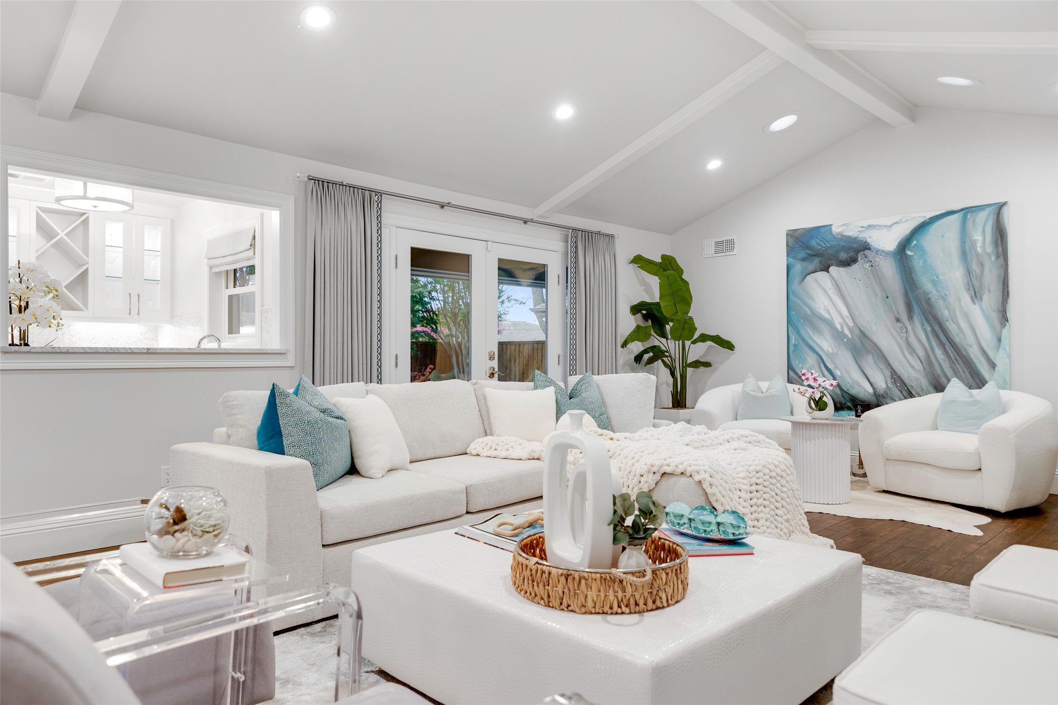 7363 Meadow Oaks Drive