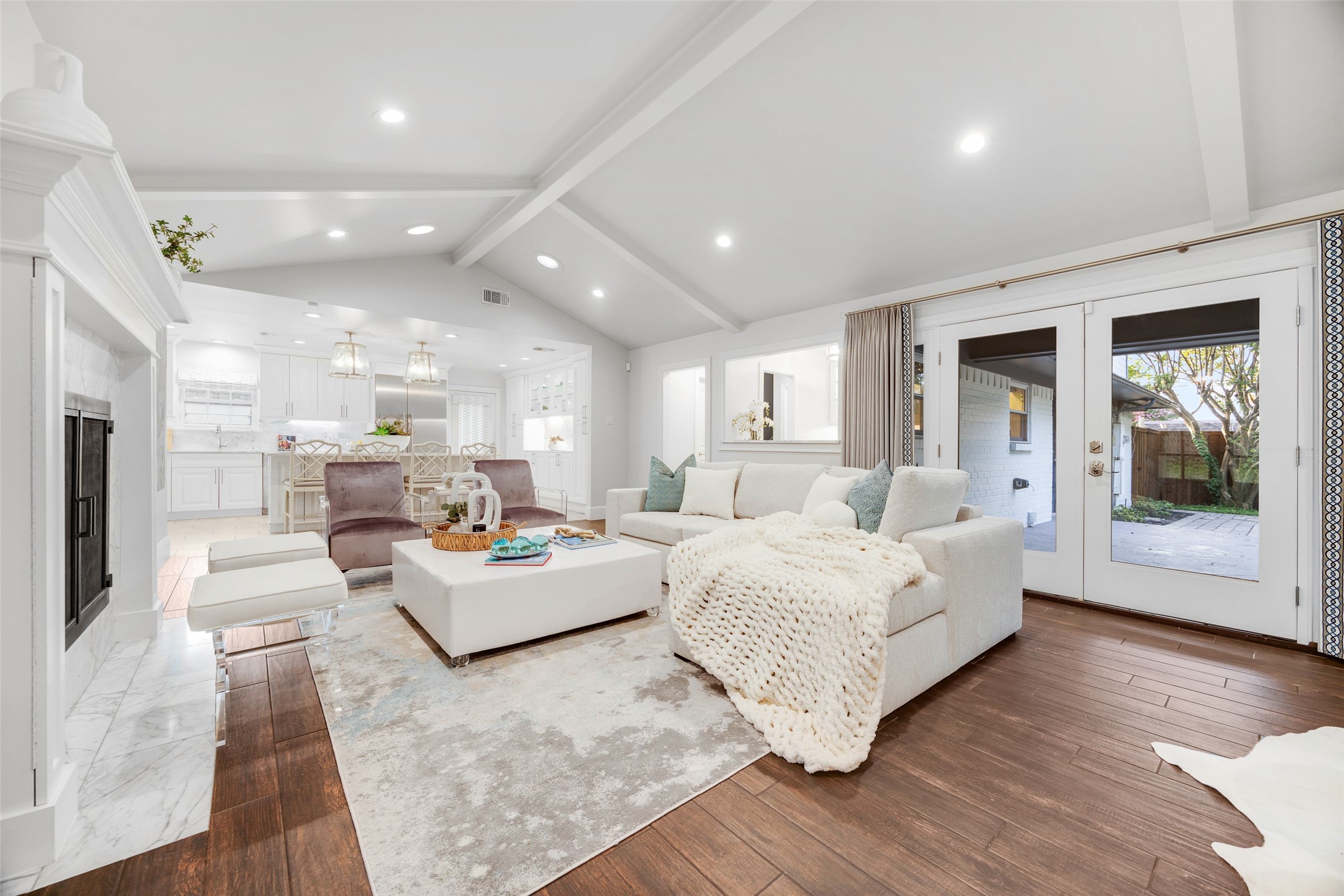 7363 Meadow Oaks Drive