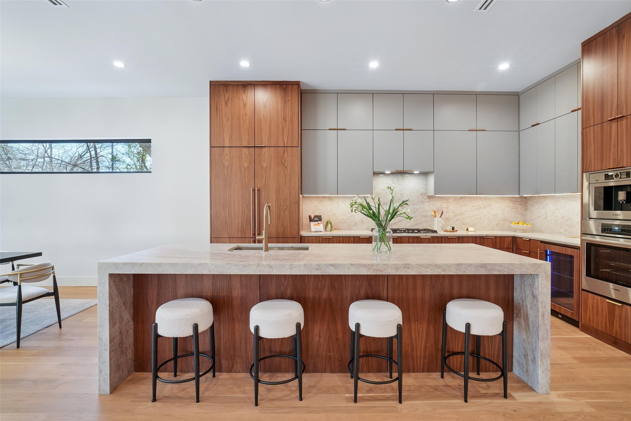 8650 San Fernando Way