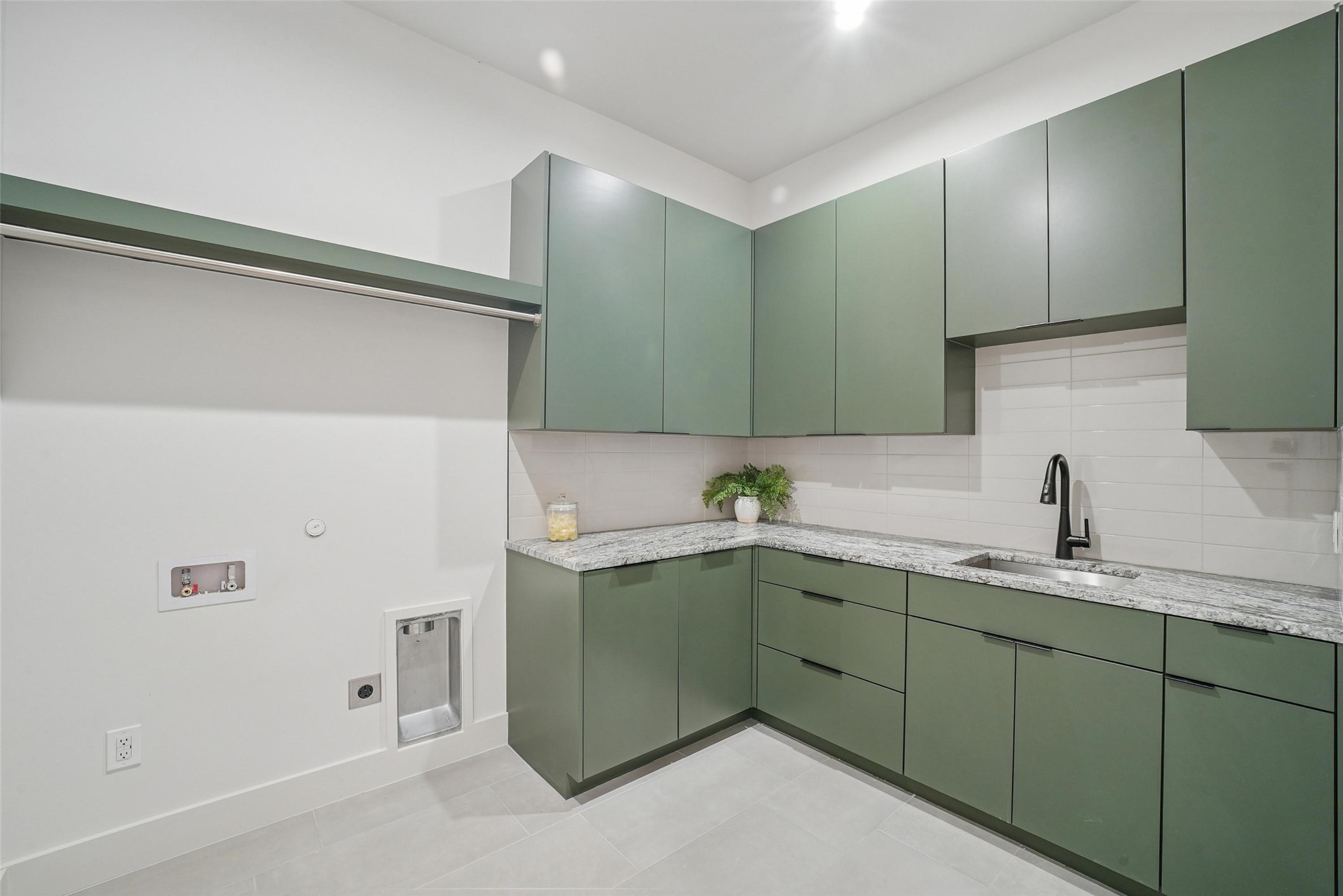 8650 San Fernando Way