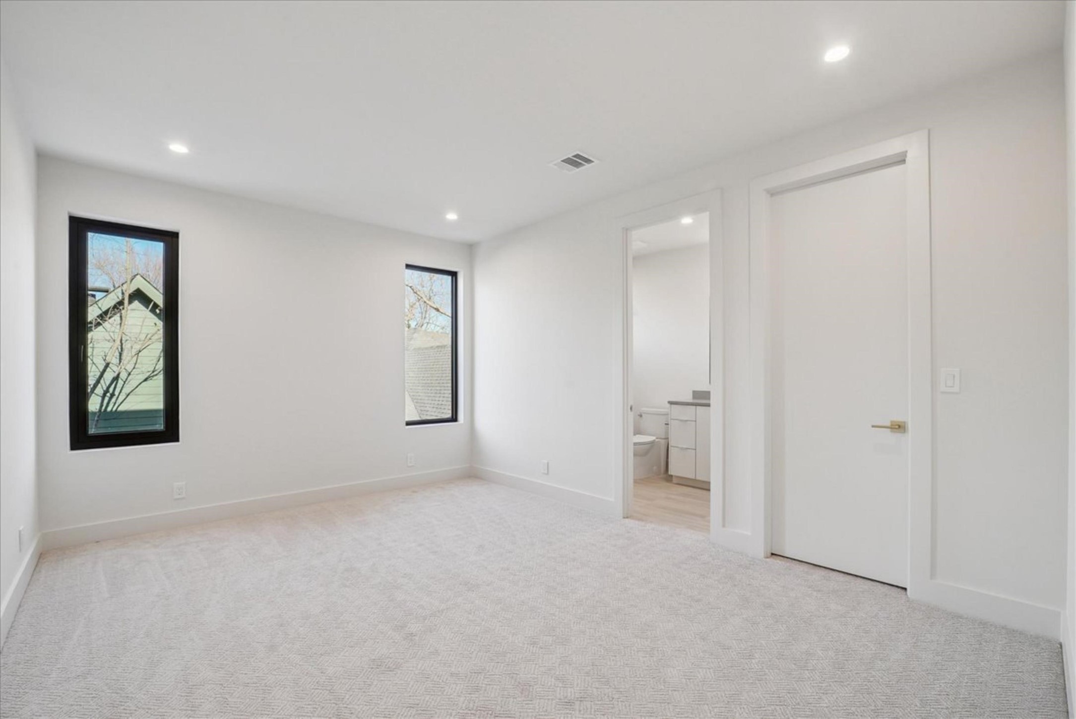 8650 San Fernando Way