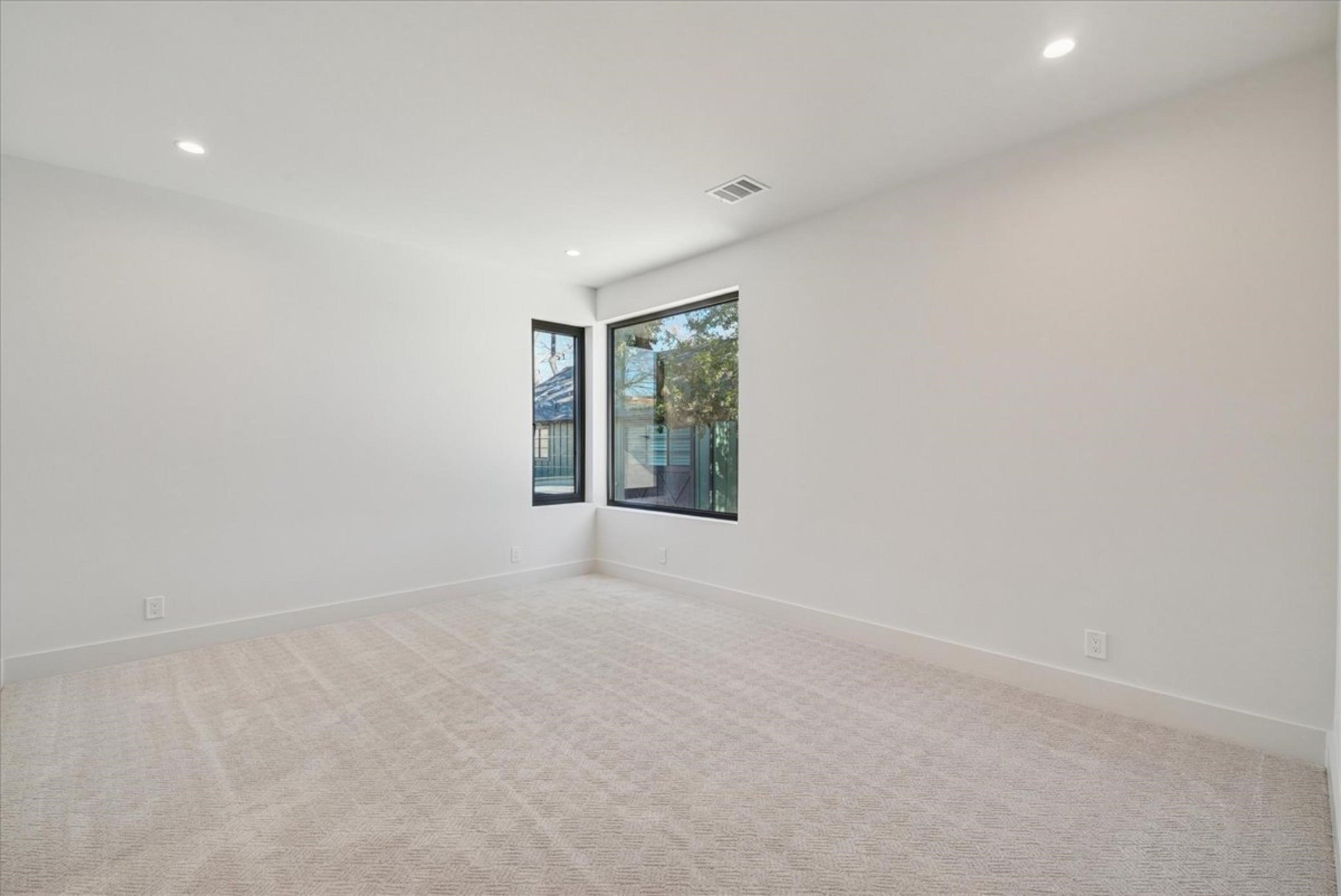 8650 San Fernando Way