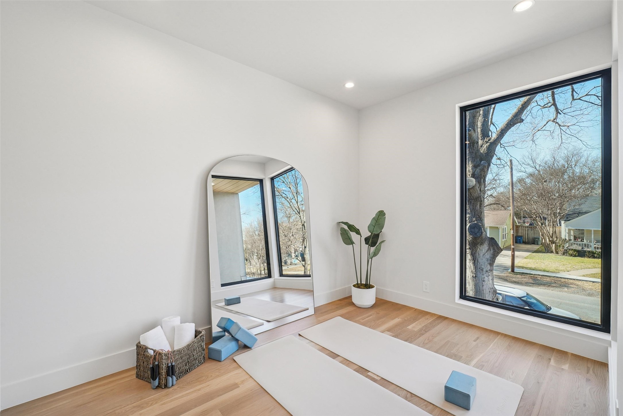 8650 San Fernando Way