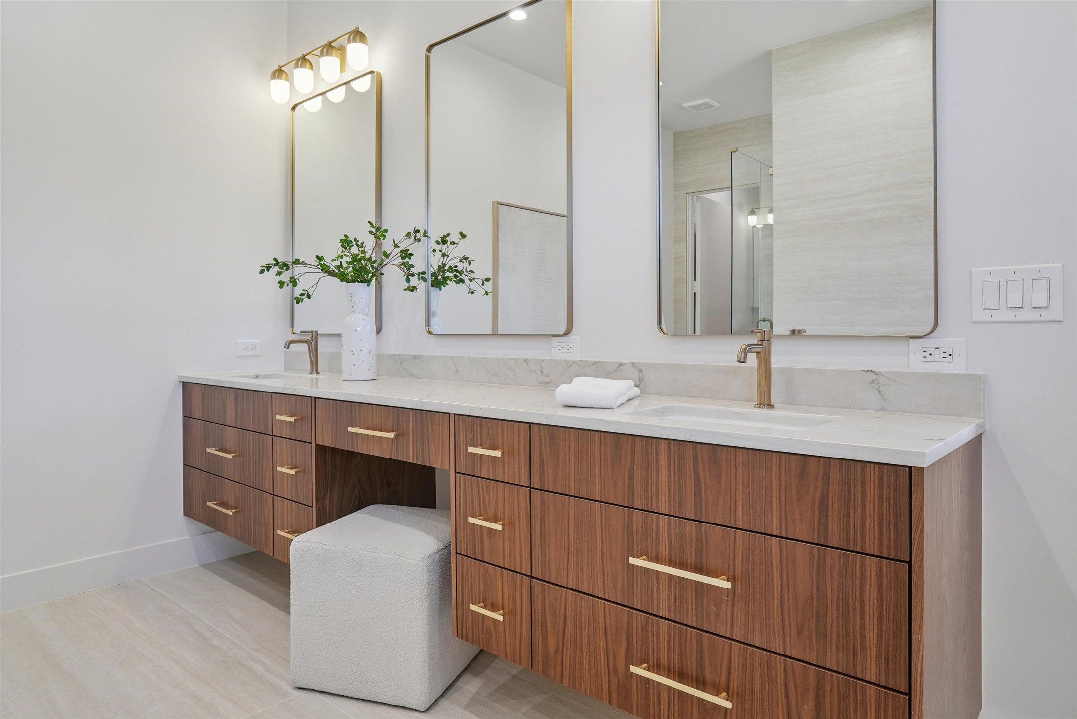 8650 San Fernando Way