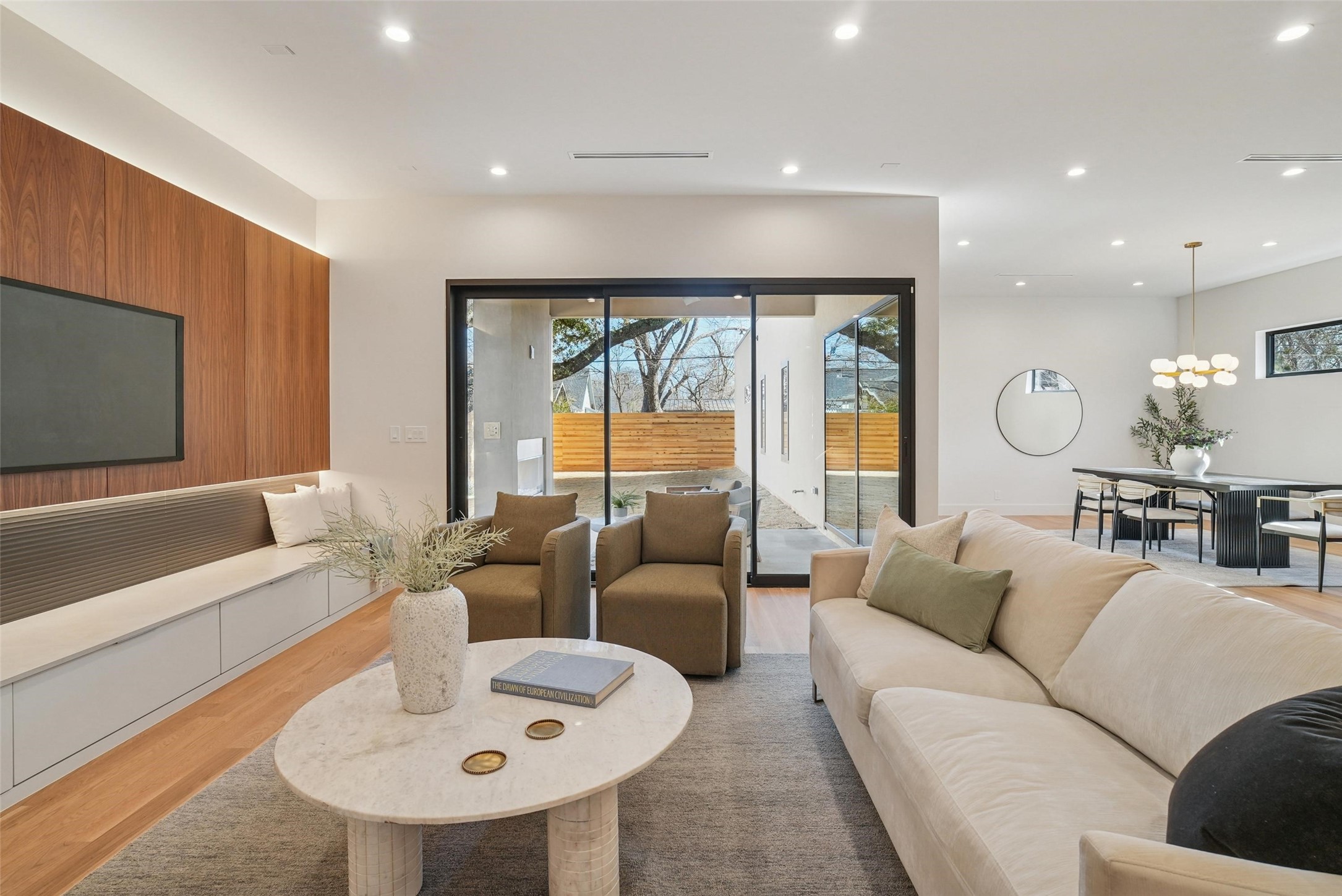 8650 San Fernando Way