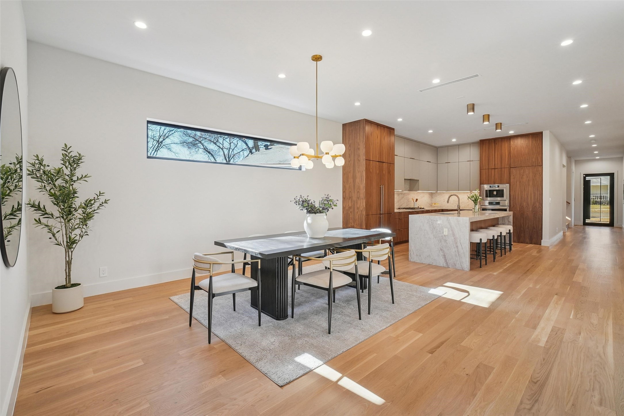 8650 San Fernando Way