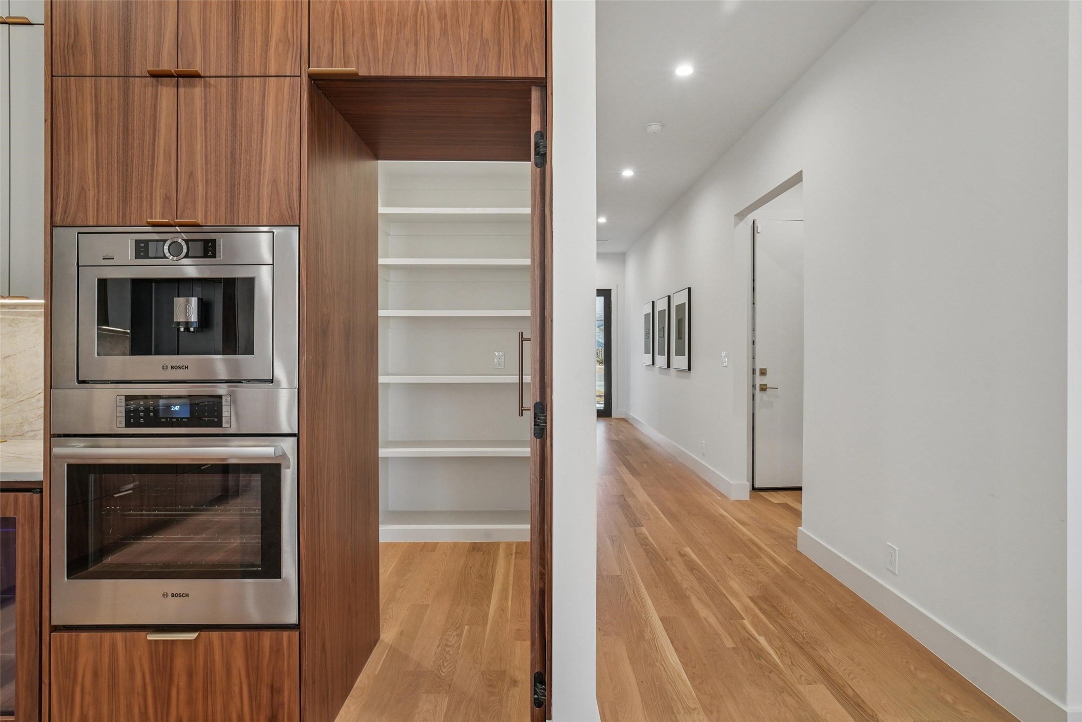 8650 San Fernando Way