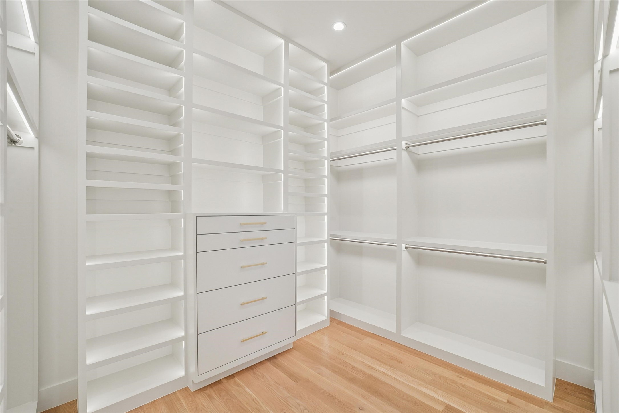 8650 San Fernando Way